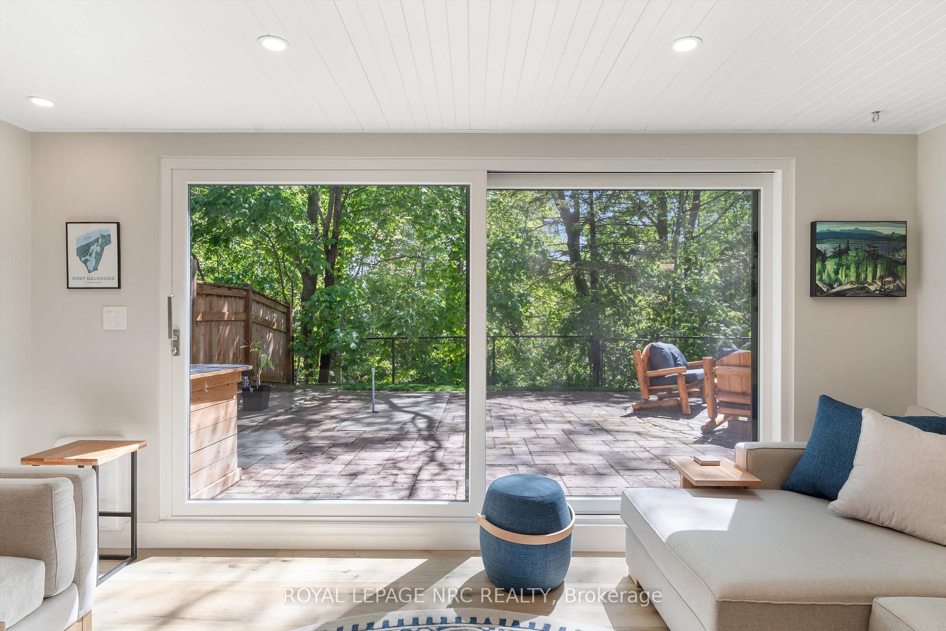 Photo 29 of 36 Royal Oak Drive, St. Catharines, Martindale Pond — HOMEH