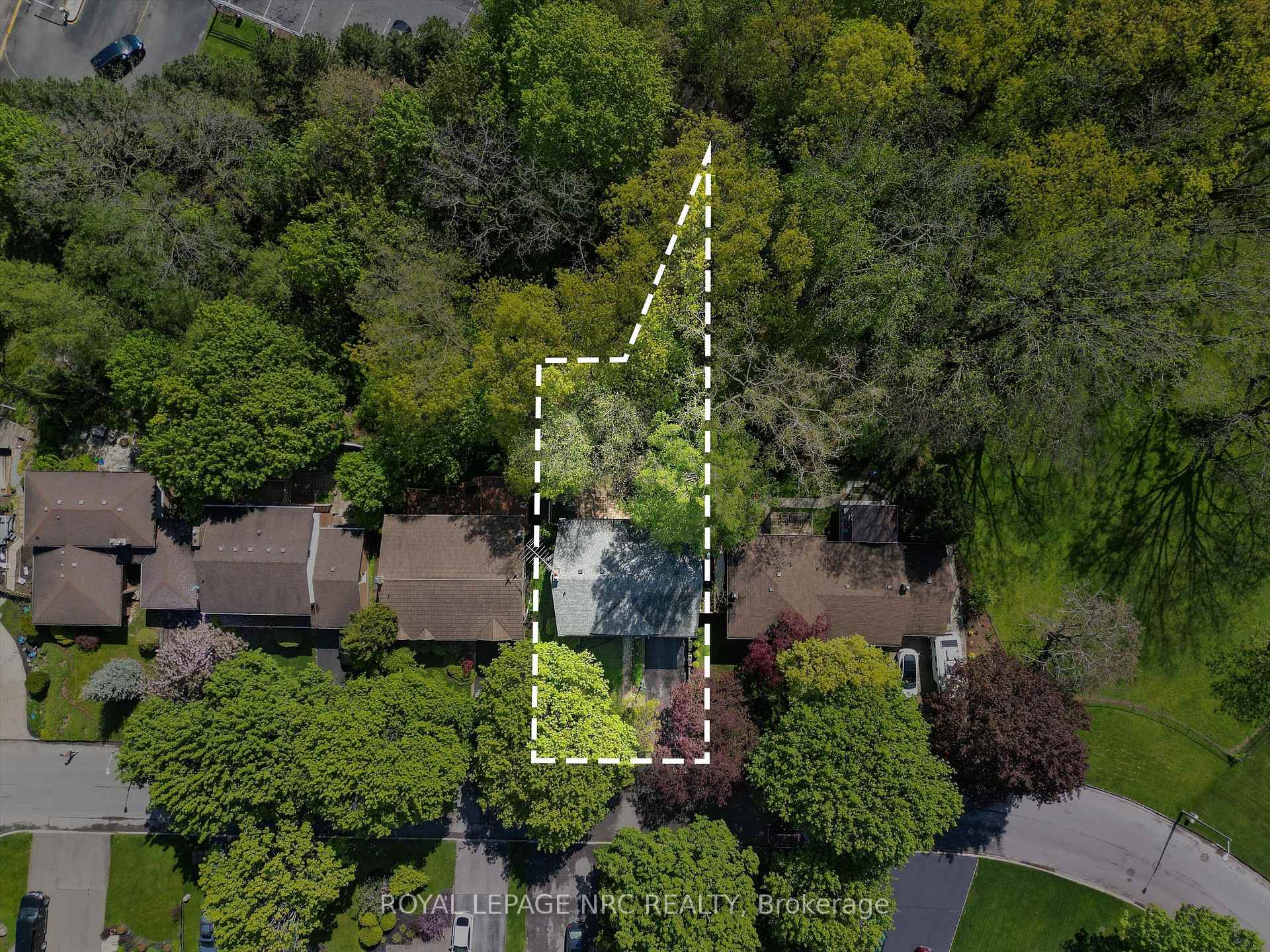 Photo 40 of 36 Royal Oak Drive, St. Catharines, Martindale Pond — HOMEH