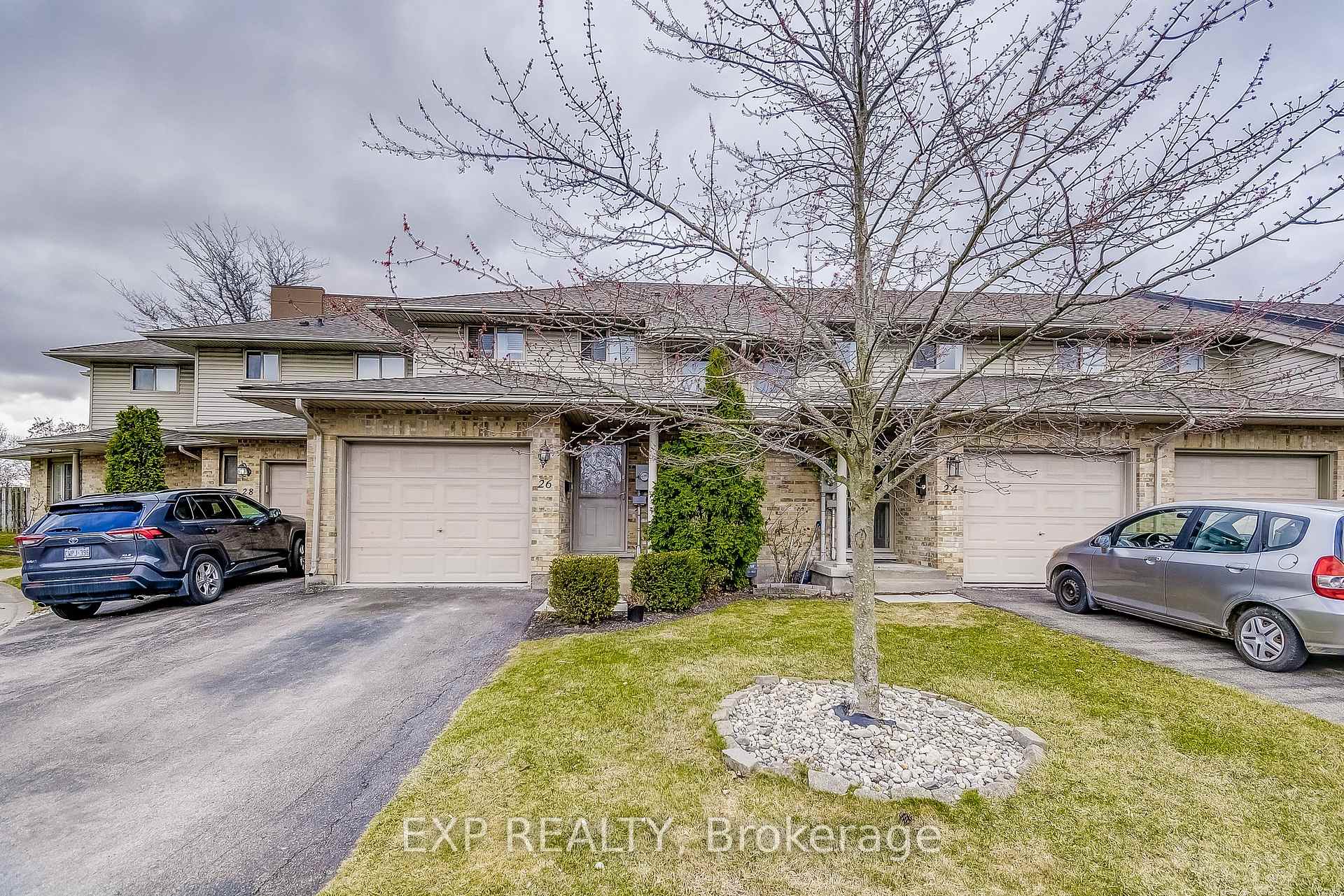 Photo 2 of 26 Carson Court, St. Catharines, Oakdale — HOMEH