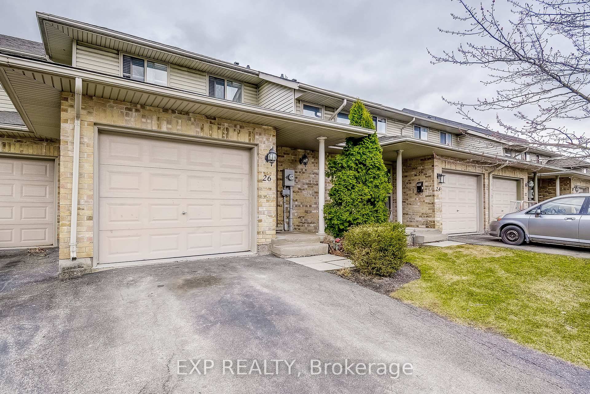 Photo 3 of 26 Carson Court, St. Catharines, Oakdale — HOMEH