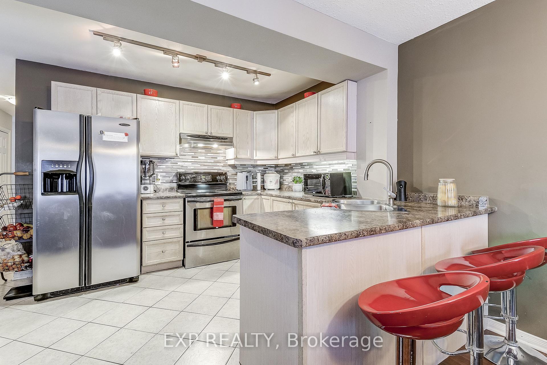 Photo 13 of 26 Carson Court, St. Catharines, Oakdale — HOMEH