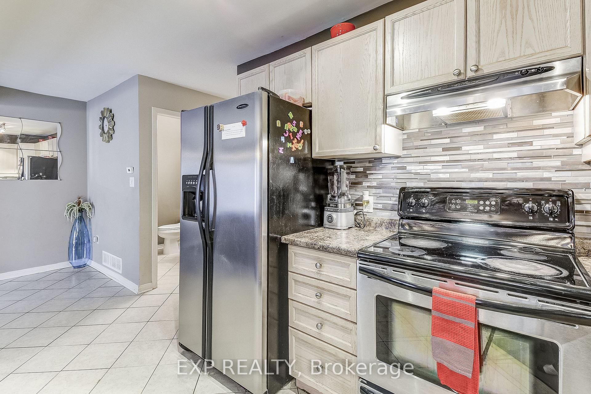 Photo 14 of 26 Carson Court, St. Catharines, Oakdale — HOMEH
