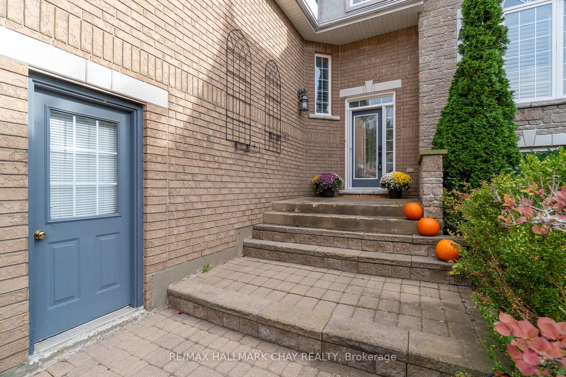 Photo 3 of 107 Cumming Drive, Barrie, Ardagh — HOMEH