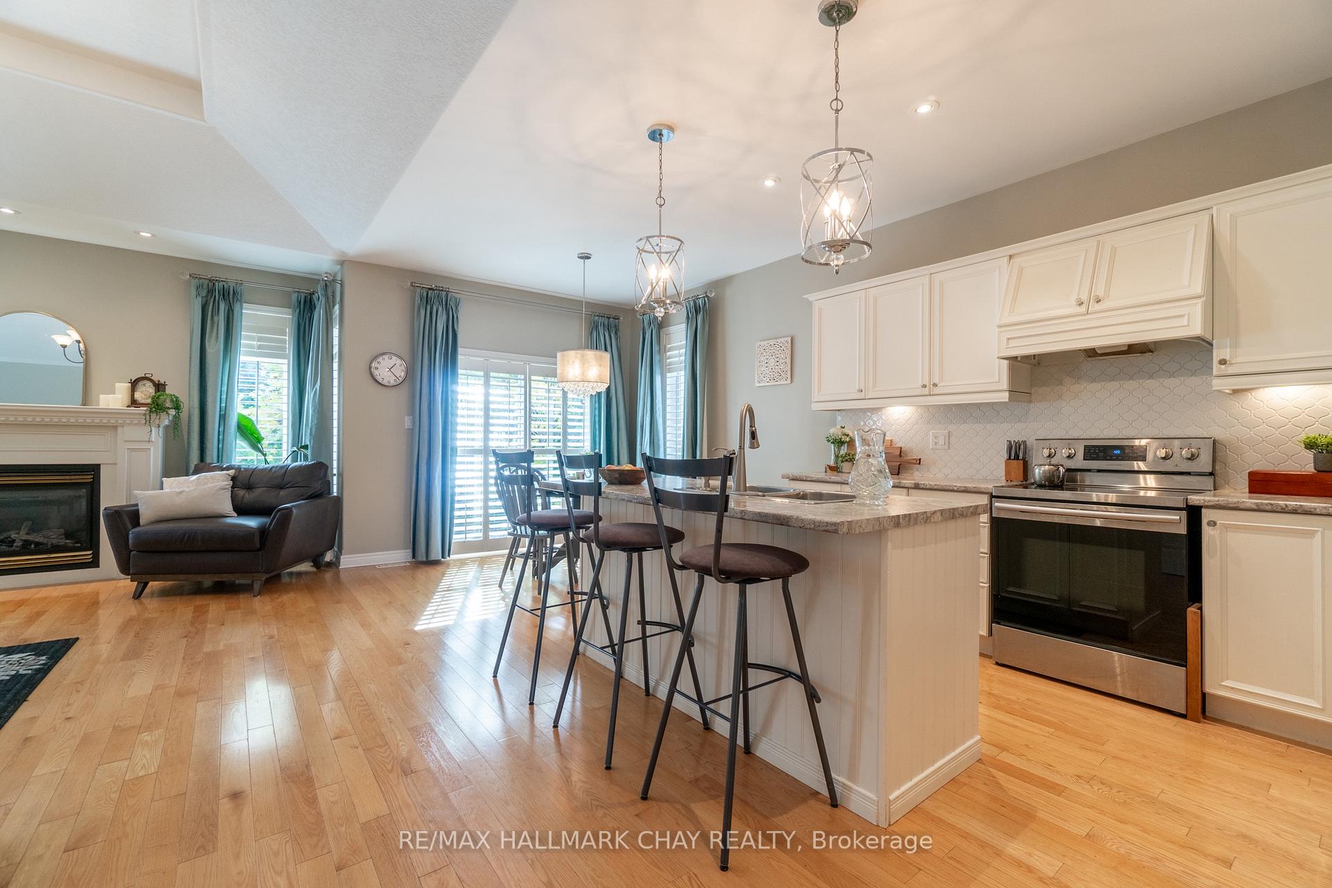 Photo 6 of 107 Cumming Drive, Barrie, Ardagh — HOMEH