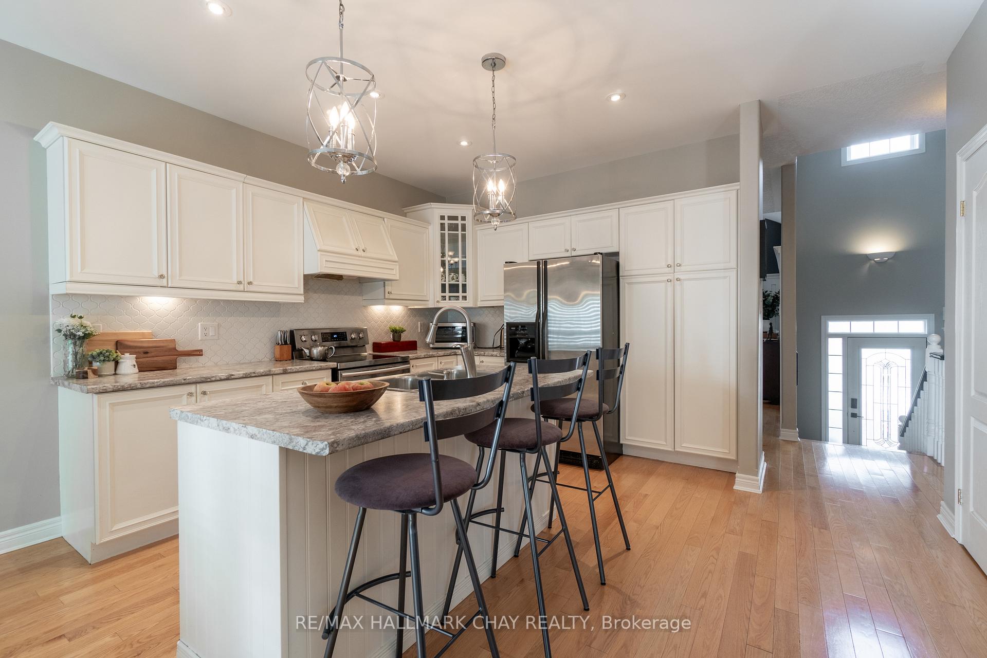 Photo 7 of 107 Cumming Drive, Barrie, Ardagh — HOMEH