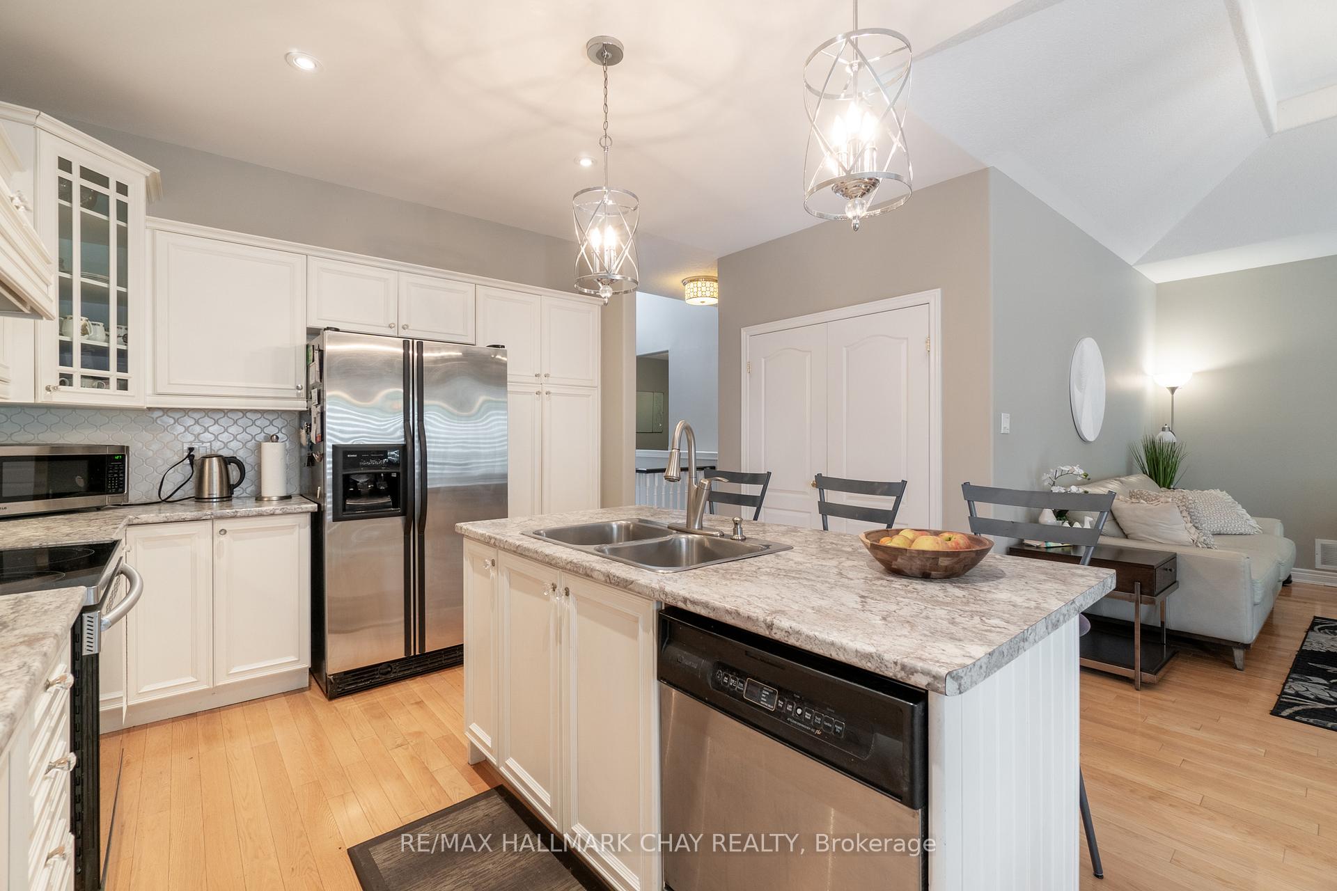 Photo 8 of 107 Cumming Drive, Barrie, Ardagh — HOMEH