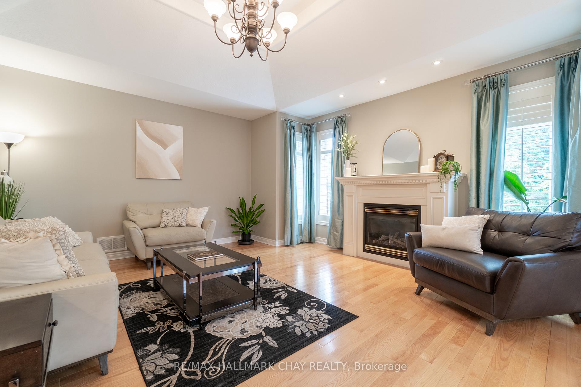 Photo 10 of 107 Cumming Drive, Barrie, Ardagh — HOMEH