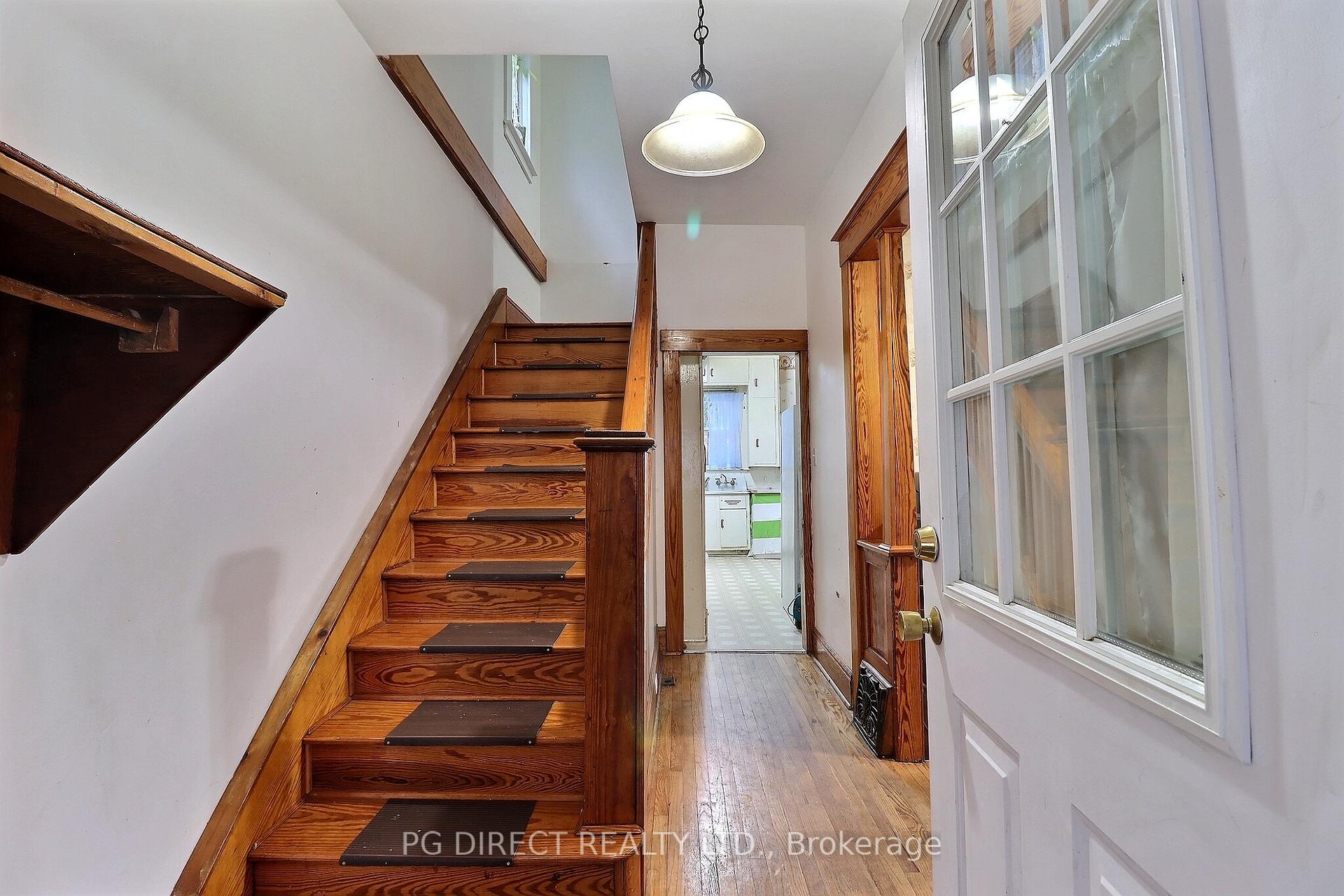 Photo 2 of 31 John Street N, St. Thomas — HOMEH