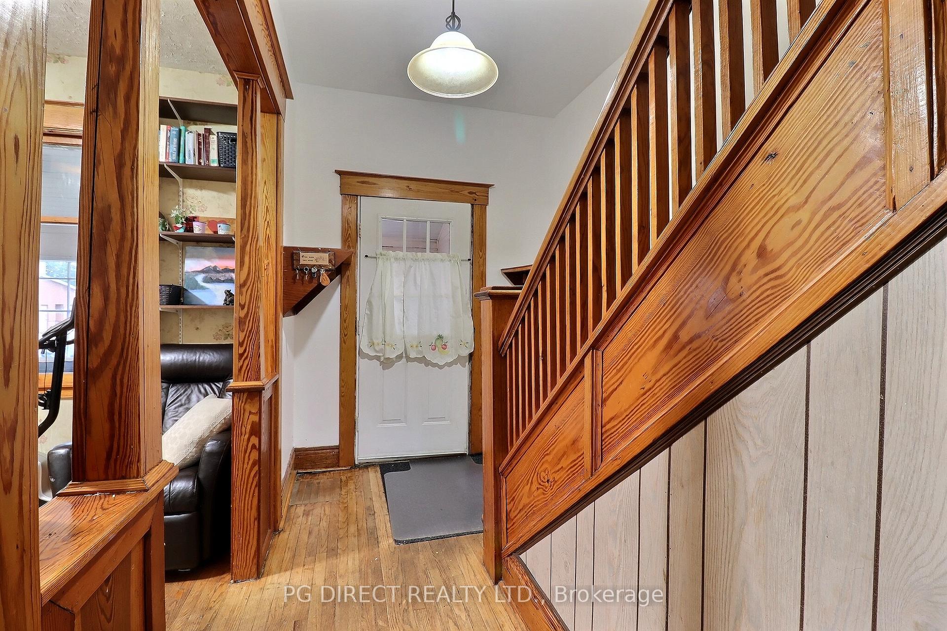 Photo 3 of 31 John Street N, St. Thomas — HOMEH