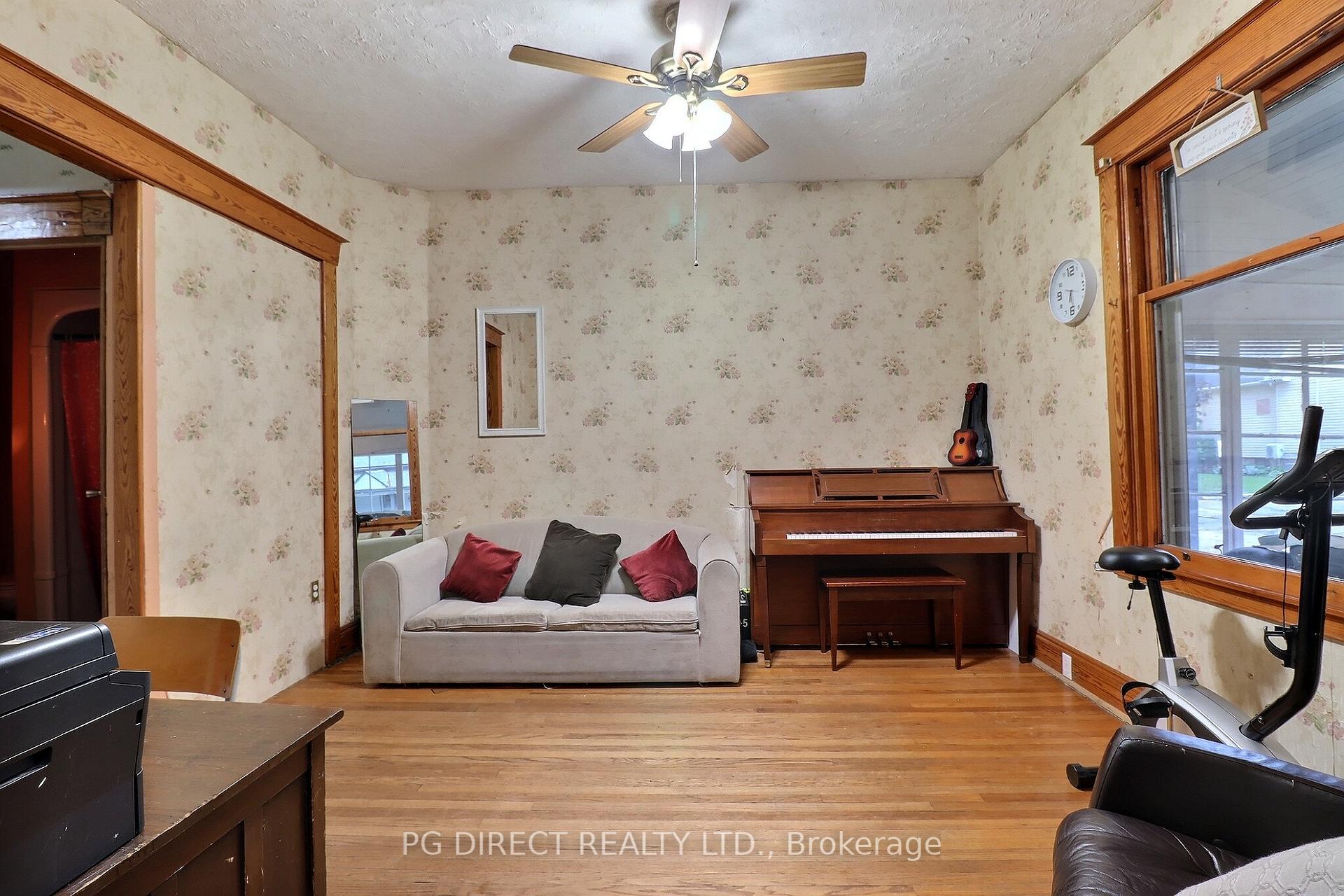 Photo 4 of 31 John Street N, St. Thomas — HOMEH