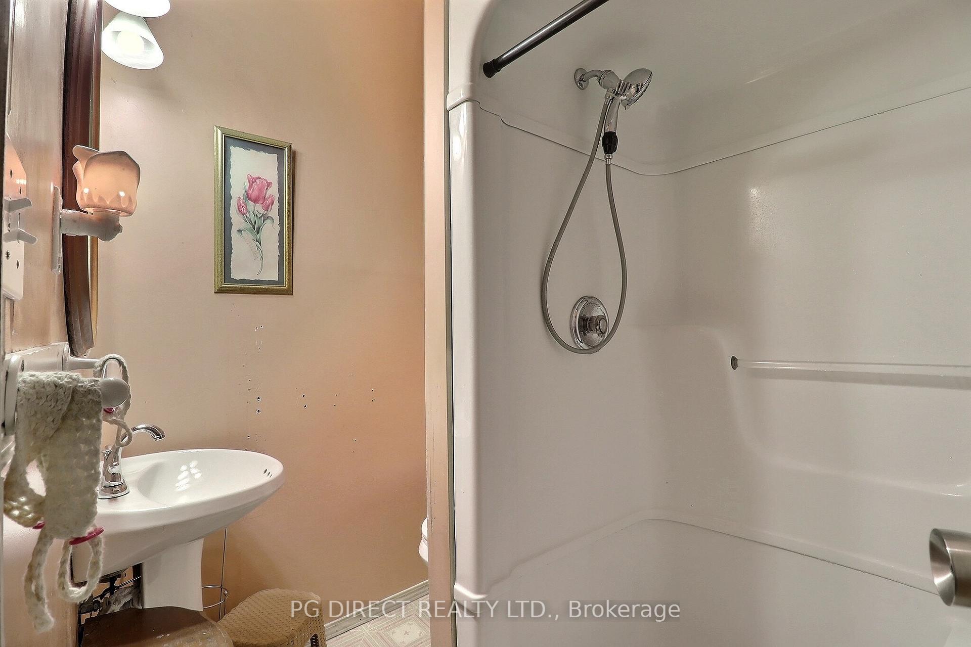 Photo 10 of 31 John Street N, St. Thomas — HOMEH