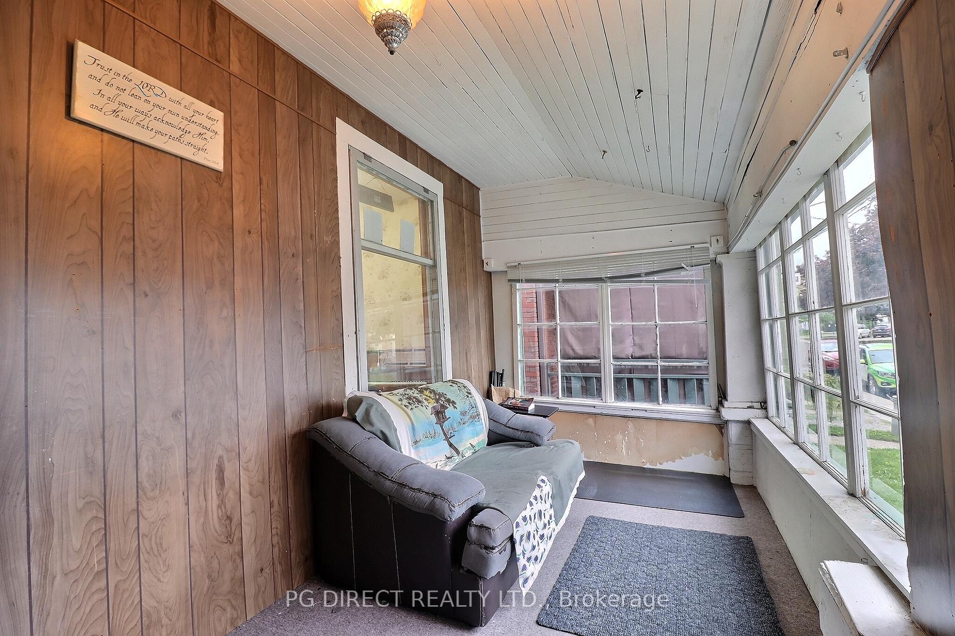Photo 11 of 31 John Street N, St. Thomas — HOMEH