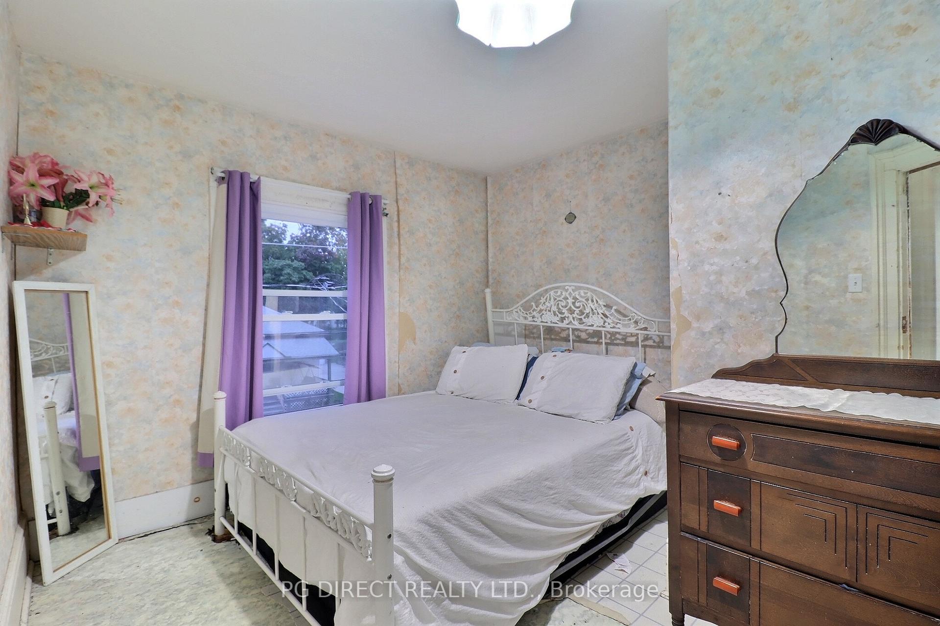 Photo 15 of 31 John Street N, St. Thomas — HOMEH