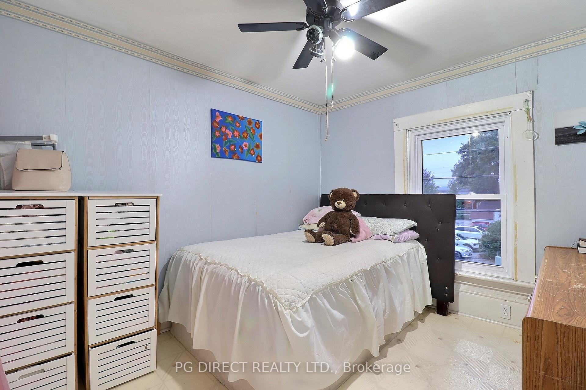 Photo 16 of 31 John Street N, St. Thomas — HOMEH
