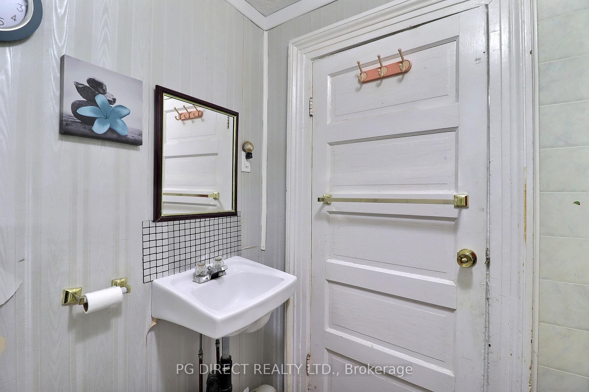 Photo 18 of 31 John Street N, St. Thomas — HOMEH