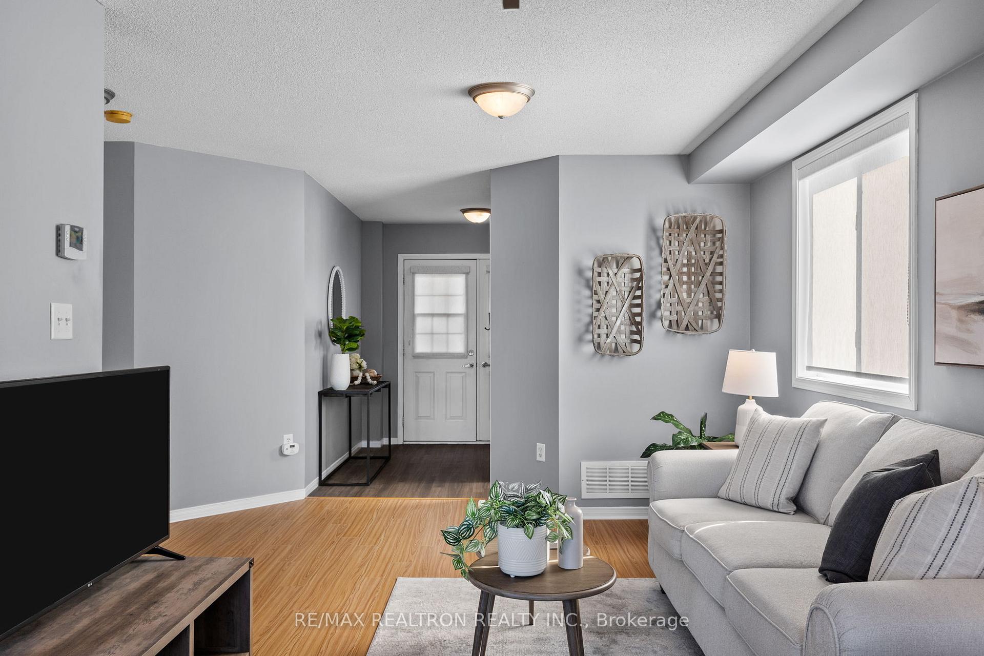 Photo 8 of 70 Courtney Crescent, Barrie, Painswick South — HOMEH