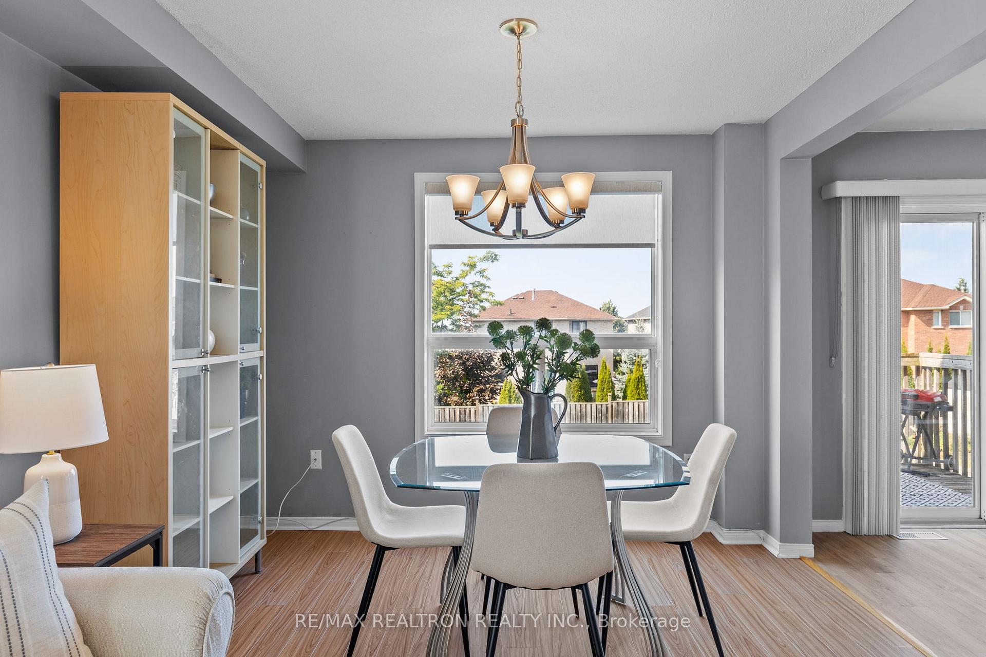 Photo 9 of 70 Courtney Crescent, Barrie, Painswick South — HOMEH