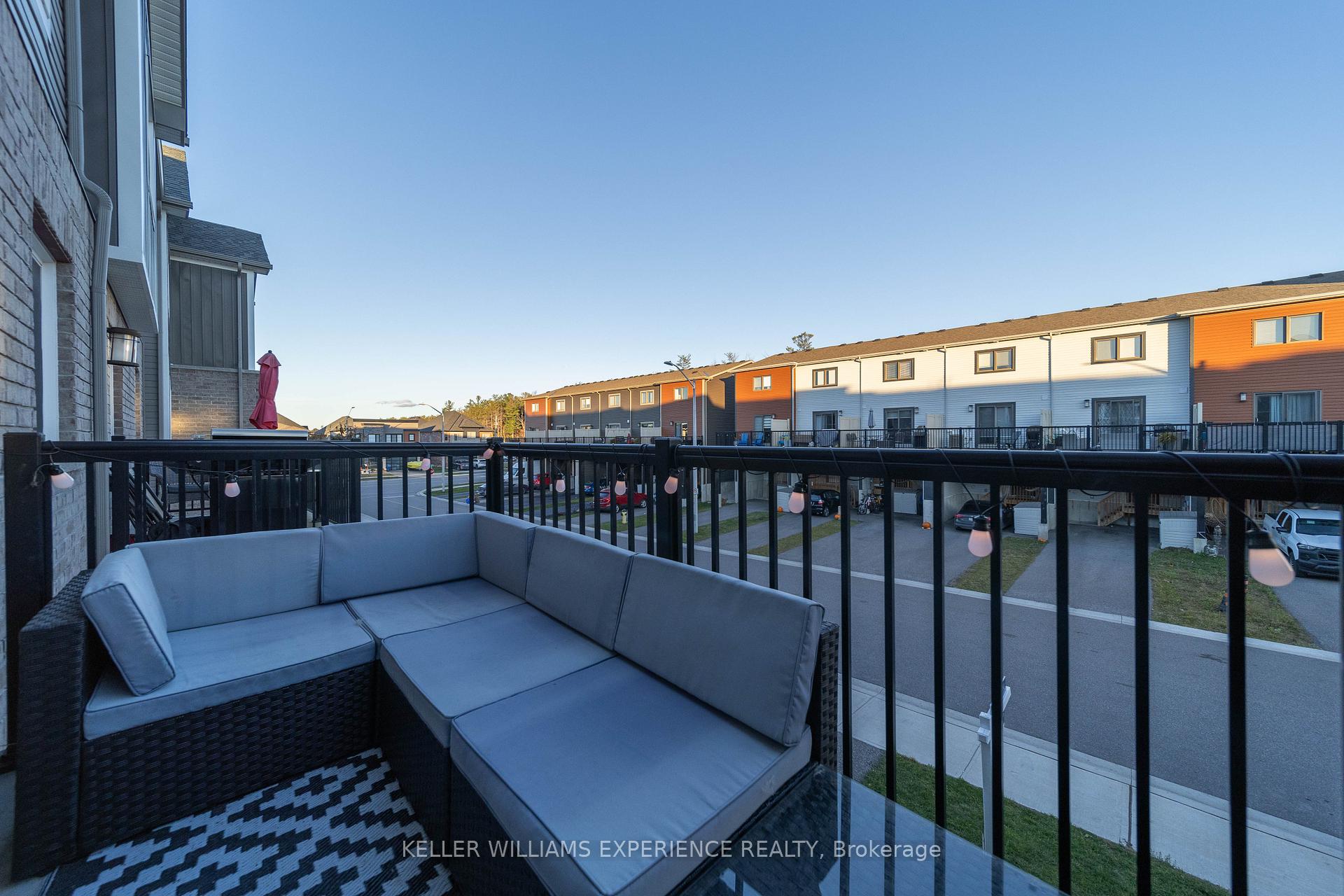 Photo 10 of 42 Andean Lane, Barrie, Rural Barrie Southwest — HOMEH