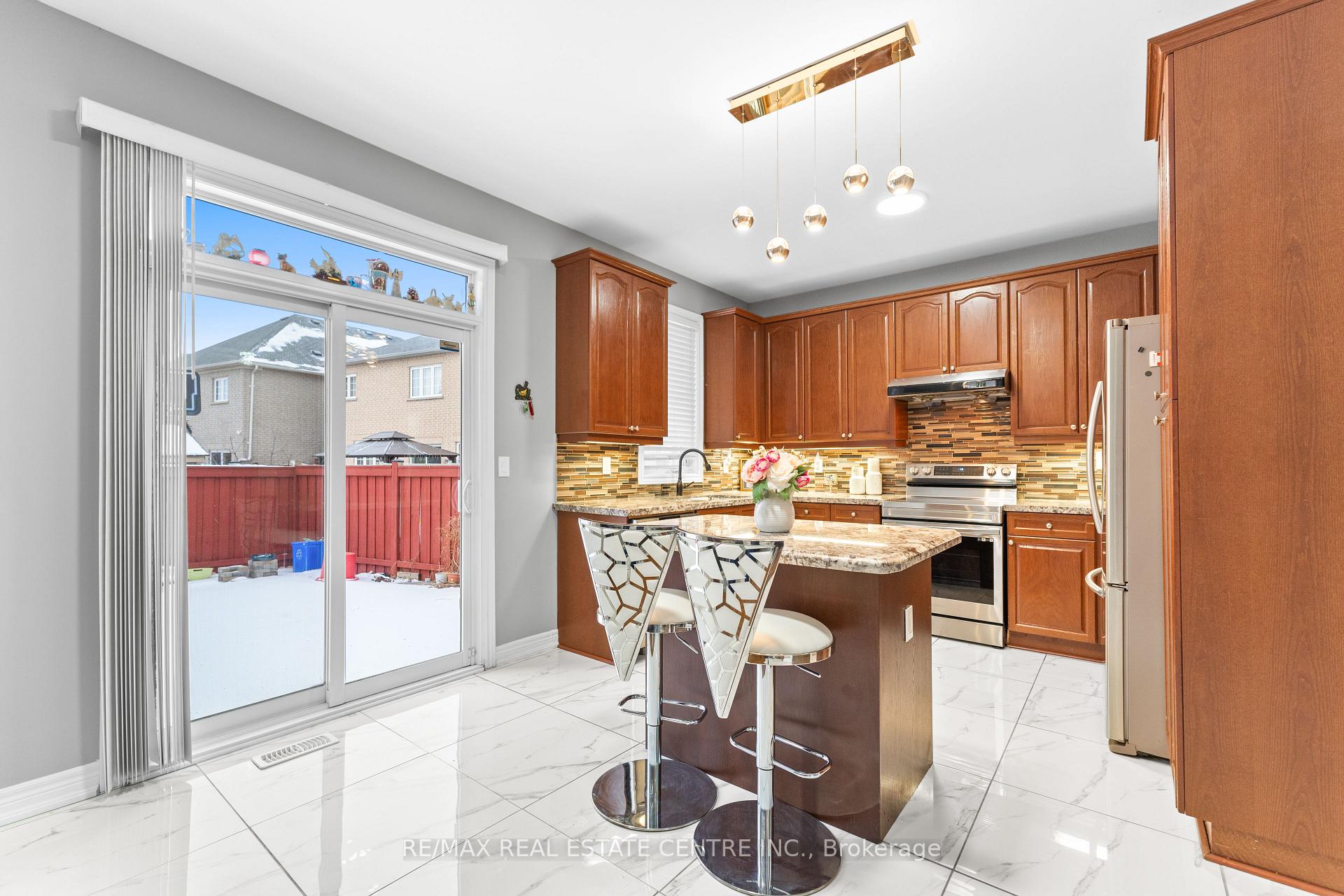 Photo 13 of 74 Skyvalley Drive, Brampton, Bram East — HOMEH