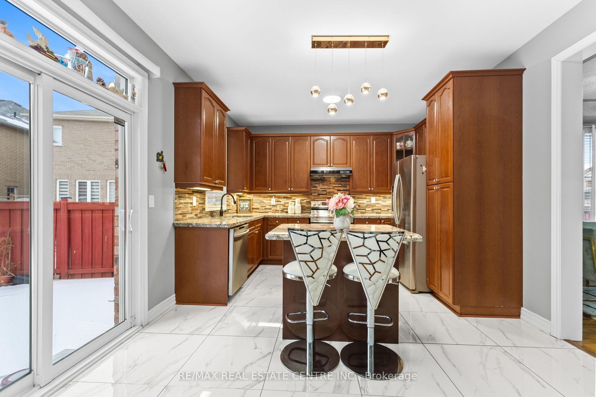 Photo 14 of 74 Skyvalley Drive, Brampton, Bram East — HOMEH