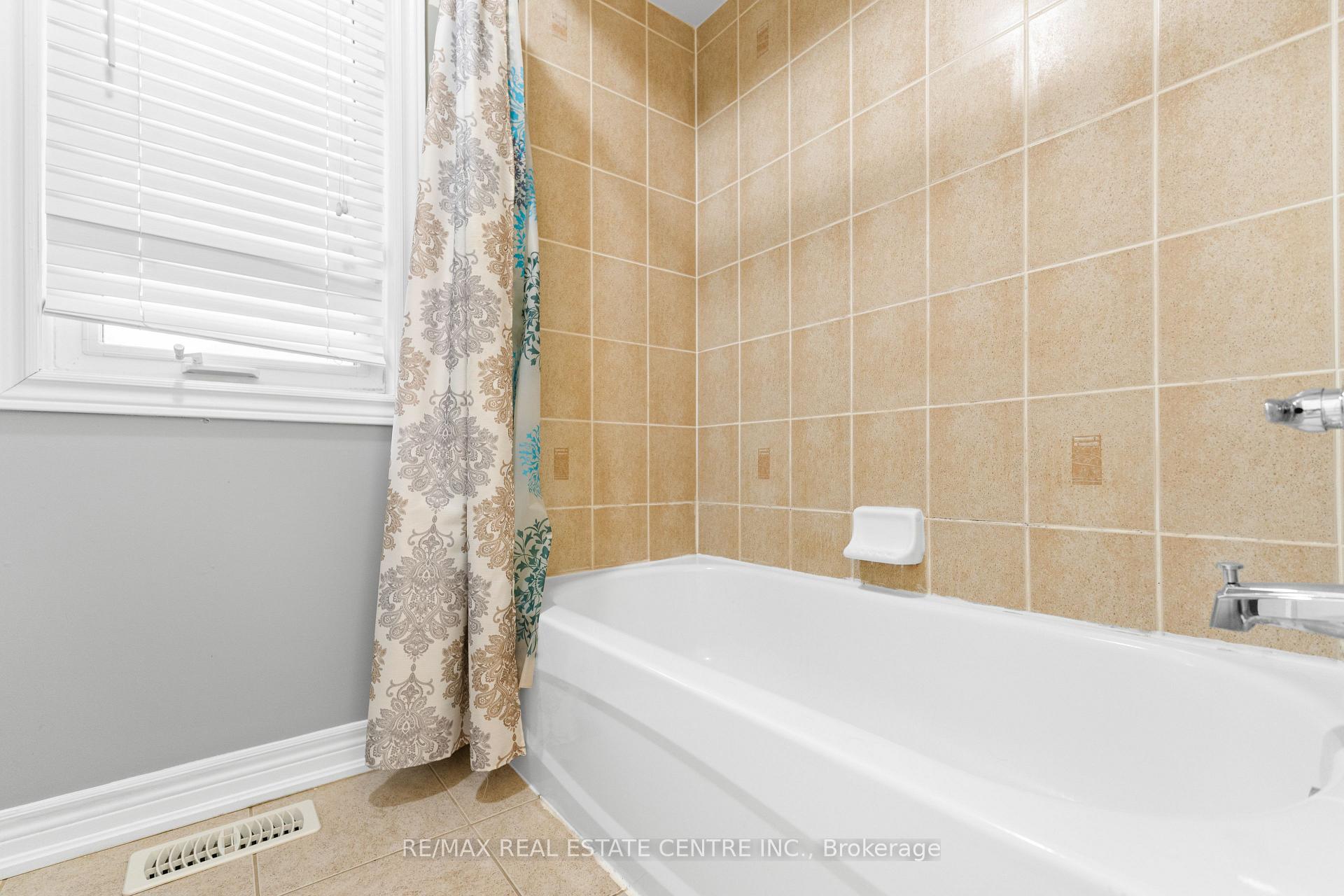 Photo 35 of 74 Skyvalley Drive, Brampton, Bram East — HOMEH