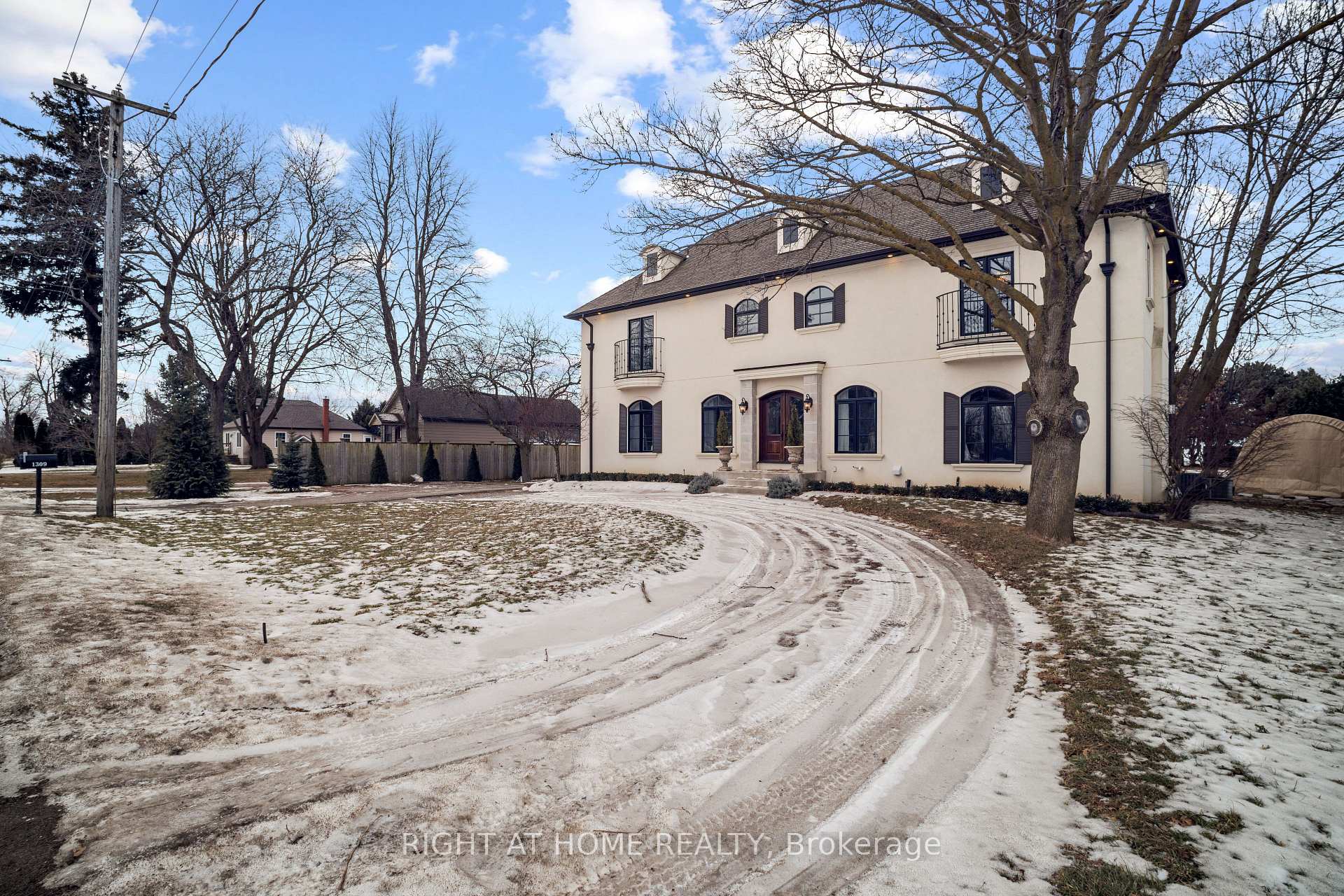 Photo 3 of 1309 Third St. Louth, St. Catharines, Rural Port — HOMEH