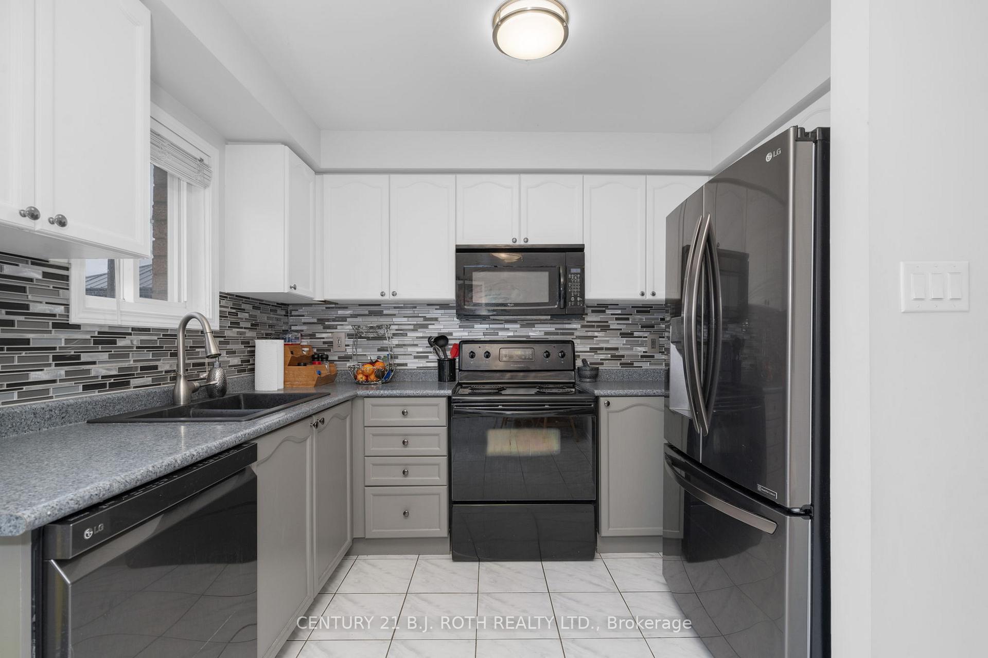 Photo 7 of 8 Ridwell Street, Barrie, 400 West — HOMEH