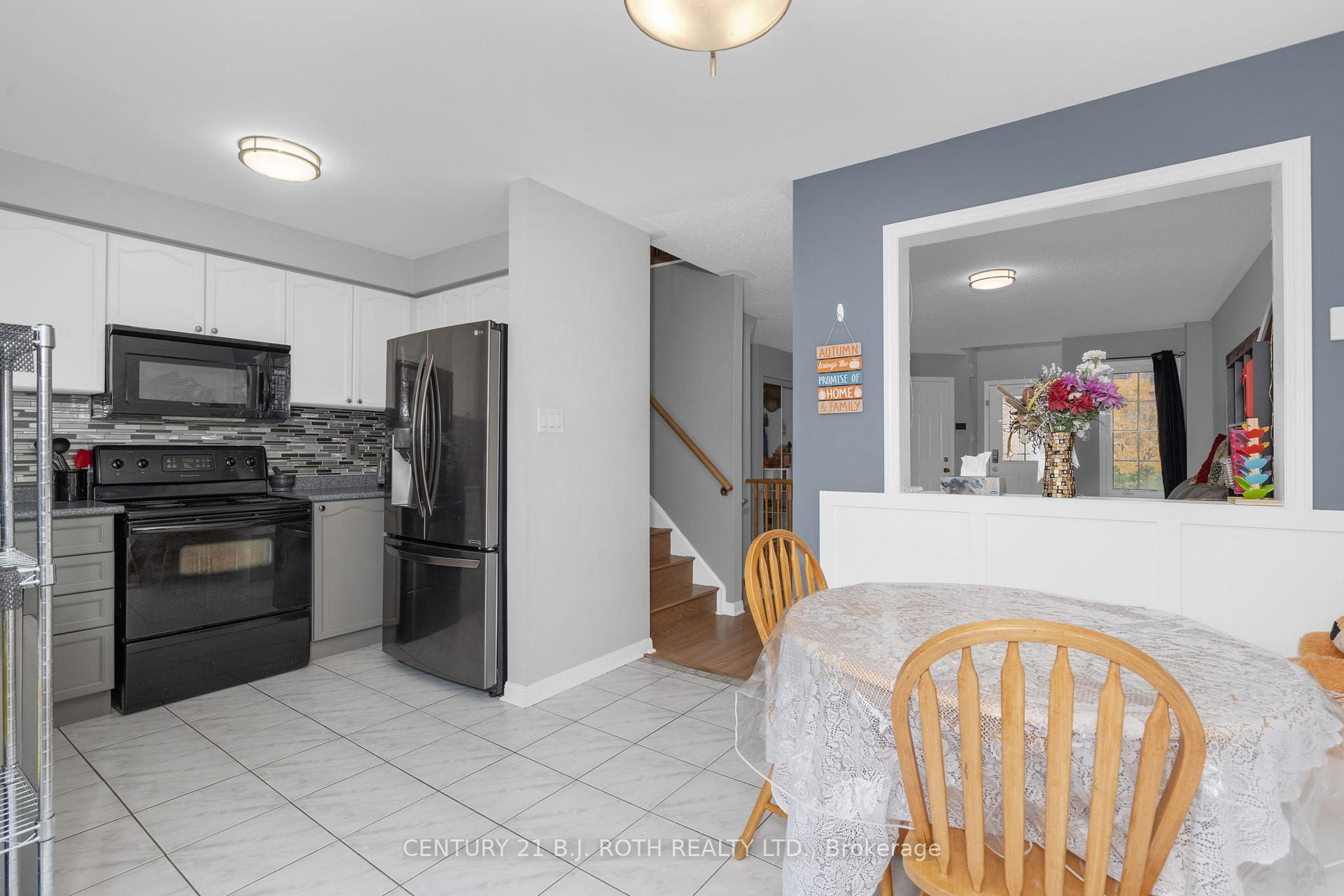 Photo 9 of 8 Ridwell Street, Barrie, 400 West — HOMEH