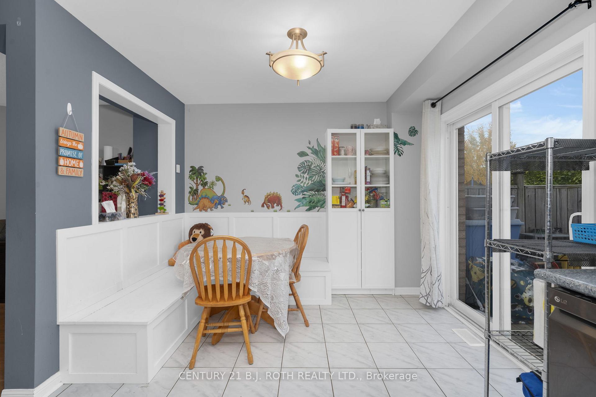 Photo 10 of 8 Ridwell Street, Barrie, 400 West — HOMEH