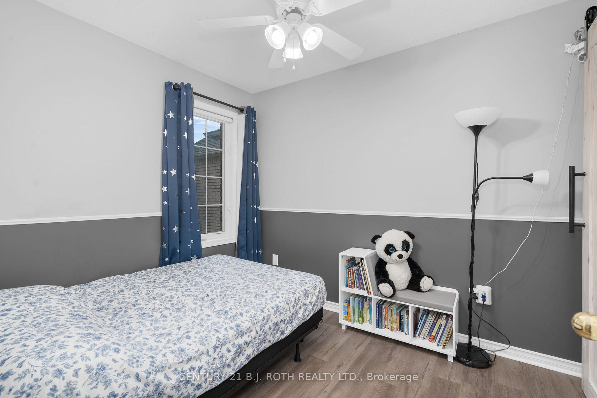 Photo 14 of 8 Ridwell Street, Barrie, 400 West — HOMEH