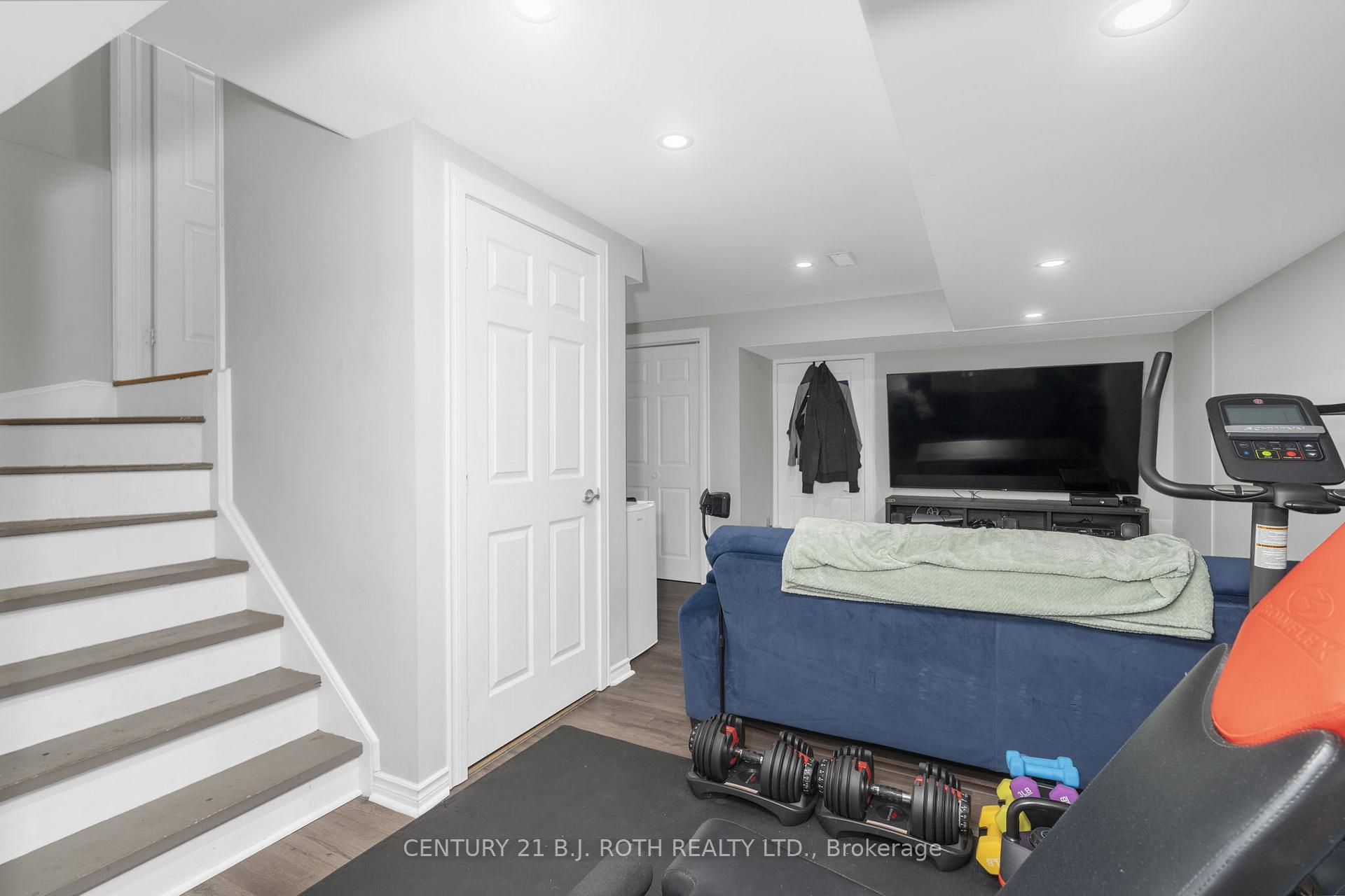 Photo 19 of 8 Ridwell Street, Barrie, 400 West — HOMEH
