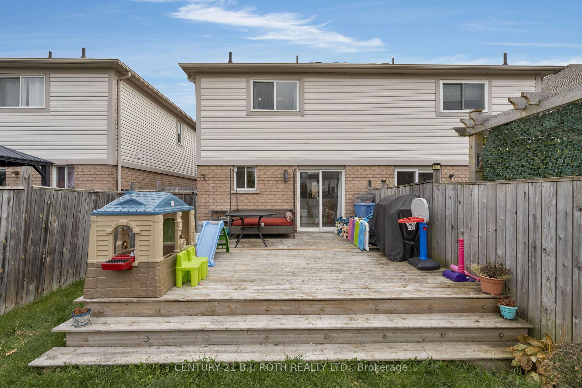 Photo 24 of 8 Ridwell Street, Barrie, 400 West — HOMEH
