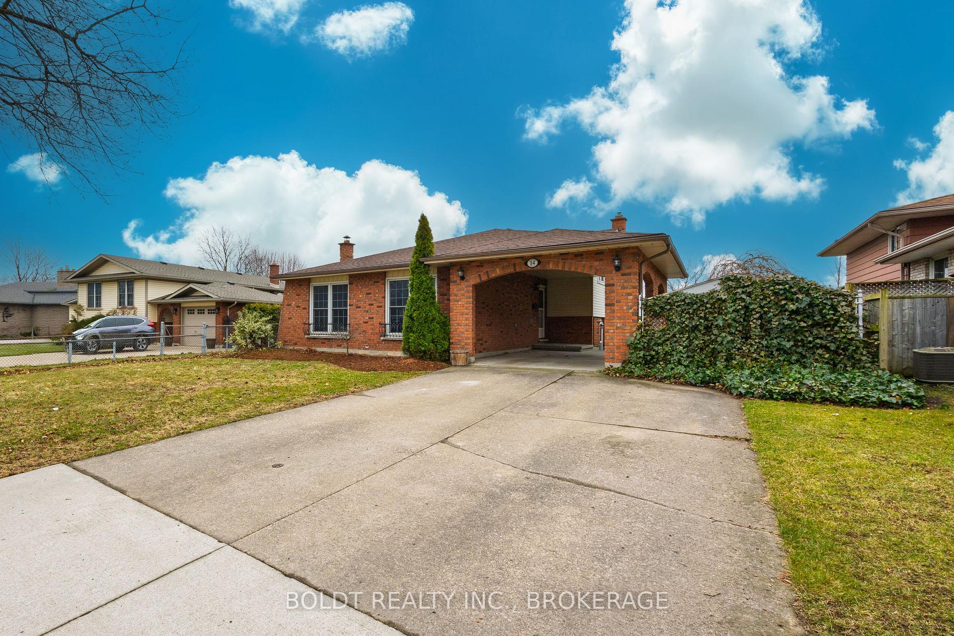 Photo 3 of 14 Jeanette Drive, St. Catharines, Vine/Linwell — HOMEH