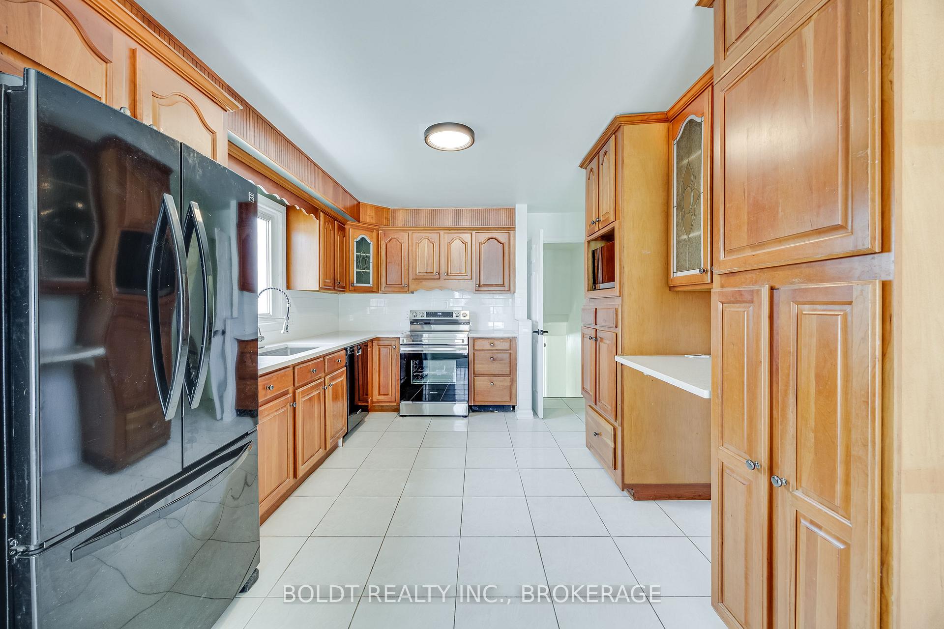 Photo 5 of 14 Jeanette Drive, St. Catharines, Vine/Linwell — HOMEH