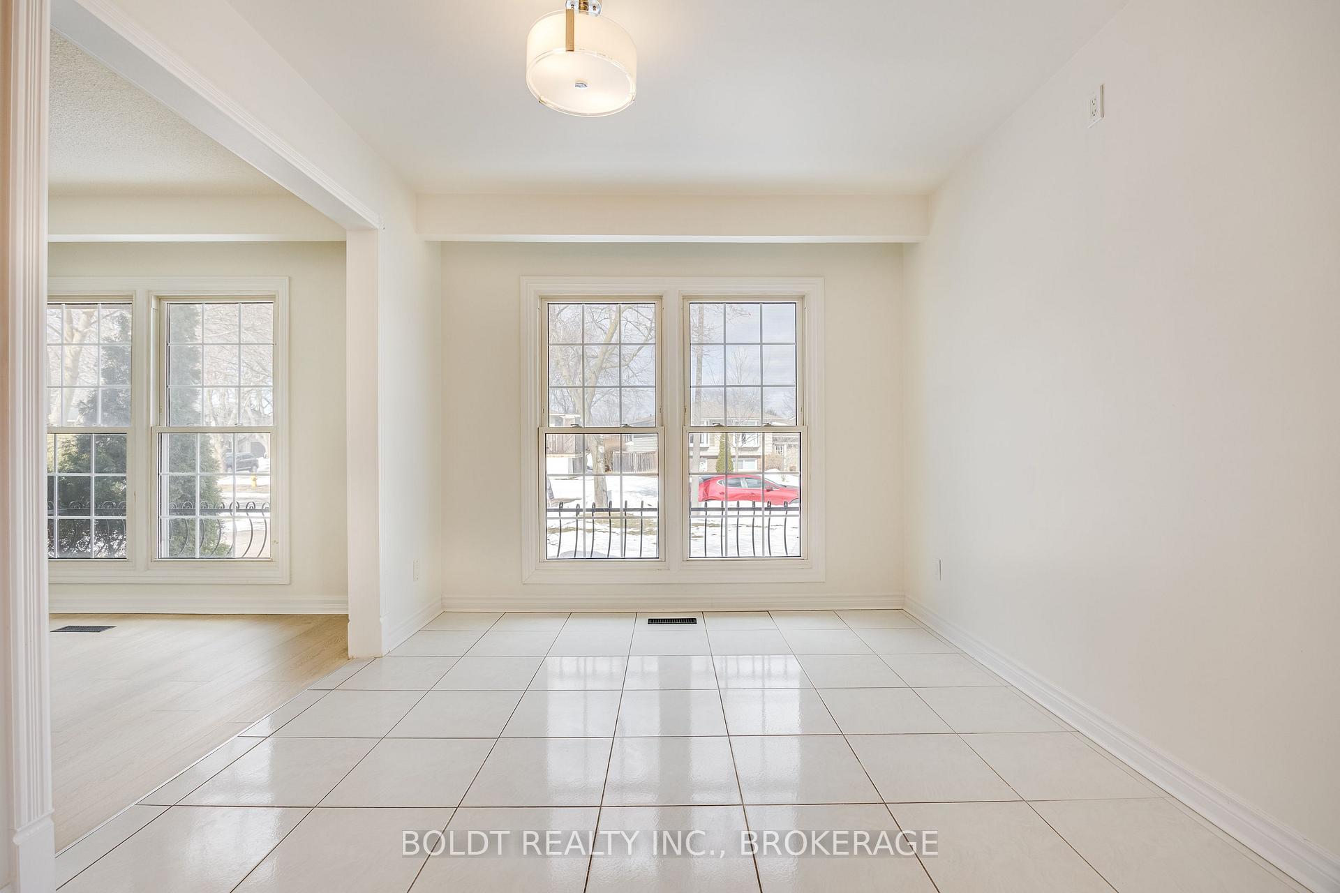 Photo 8 of 14 Jeanette Drive, St. Catharines, Vine/Linwell — HOMEH