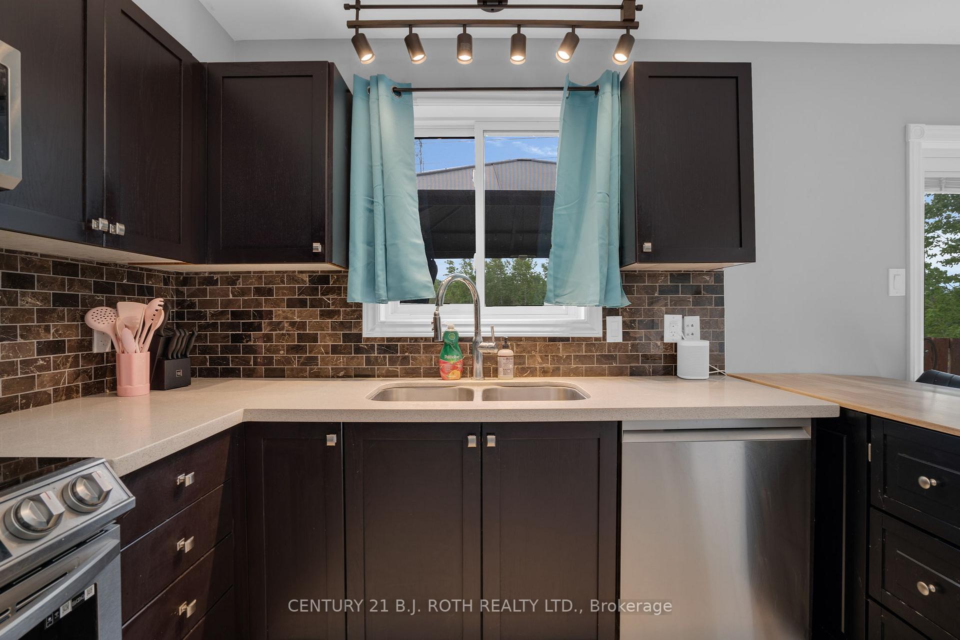 Photo 8 of 217 Pringle Drive, Barrie, Edgehill Drive — HOMEH