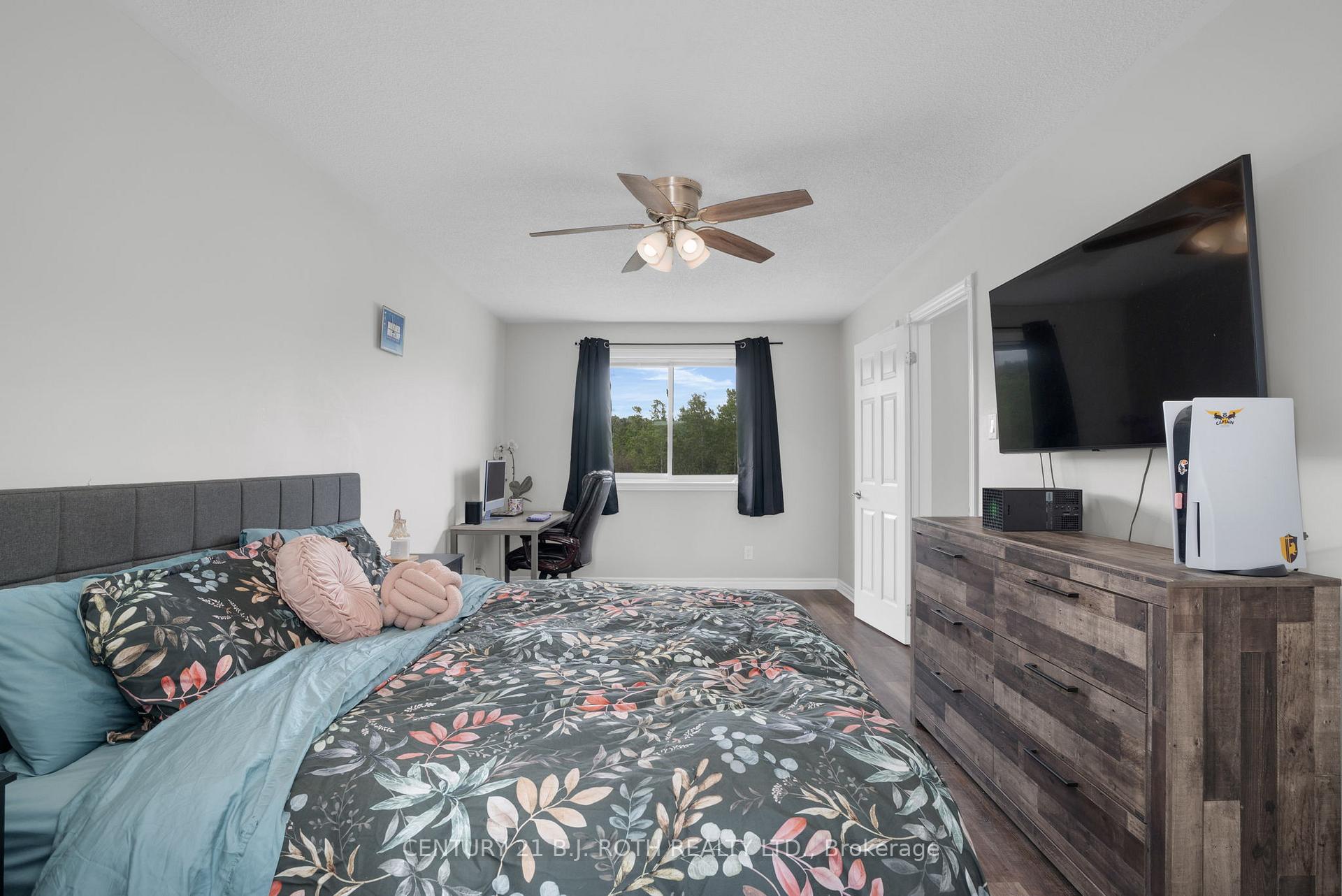 Photo 14 of 217 Pringle Drive, Barrie, Edgehill Drive — HOMEH