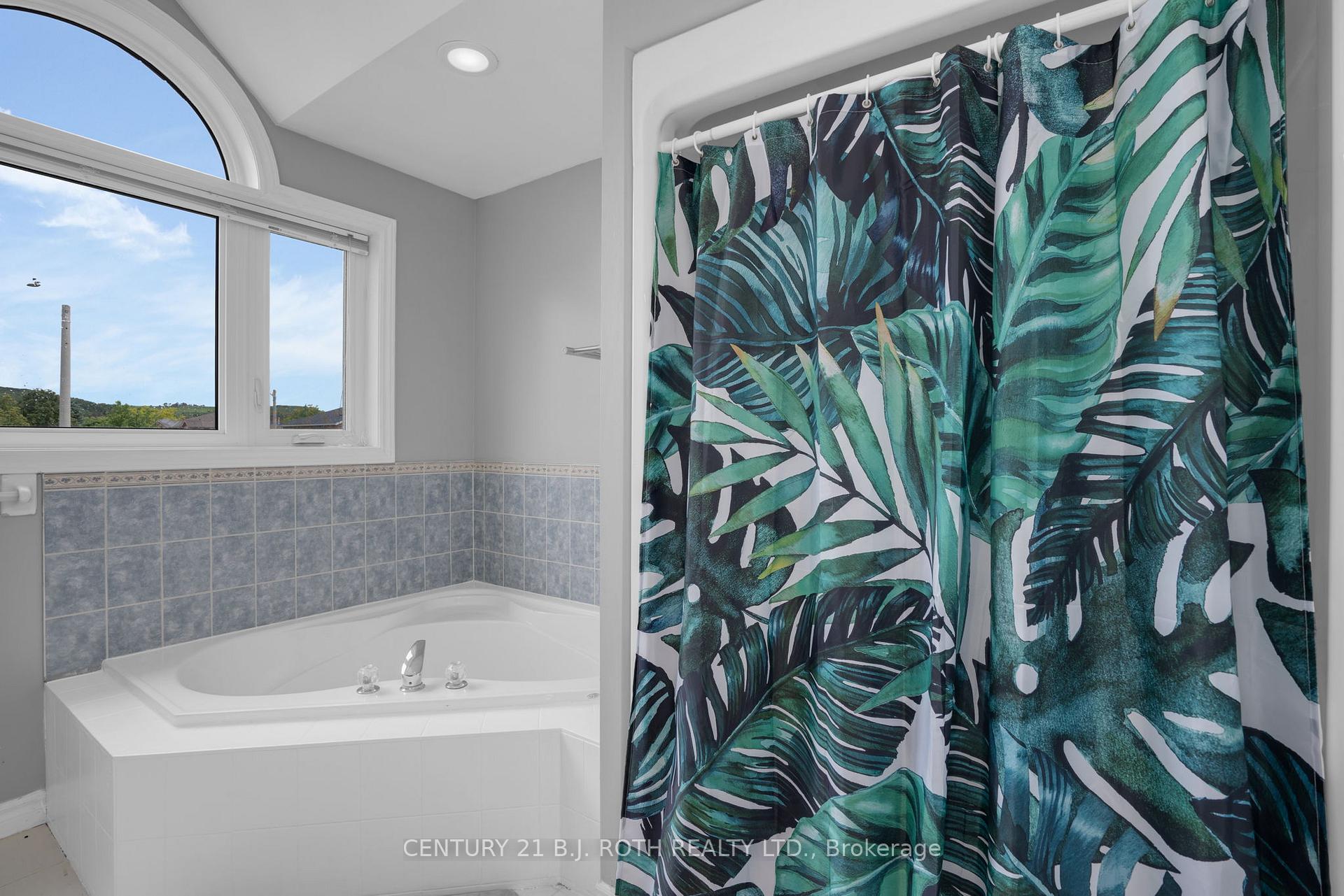 Photo 16 of 217 Pringle Drive, Barrie, Edgehill Drive — HOMEH