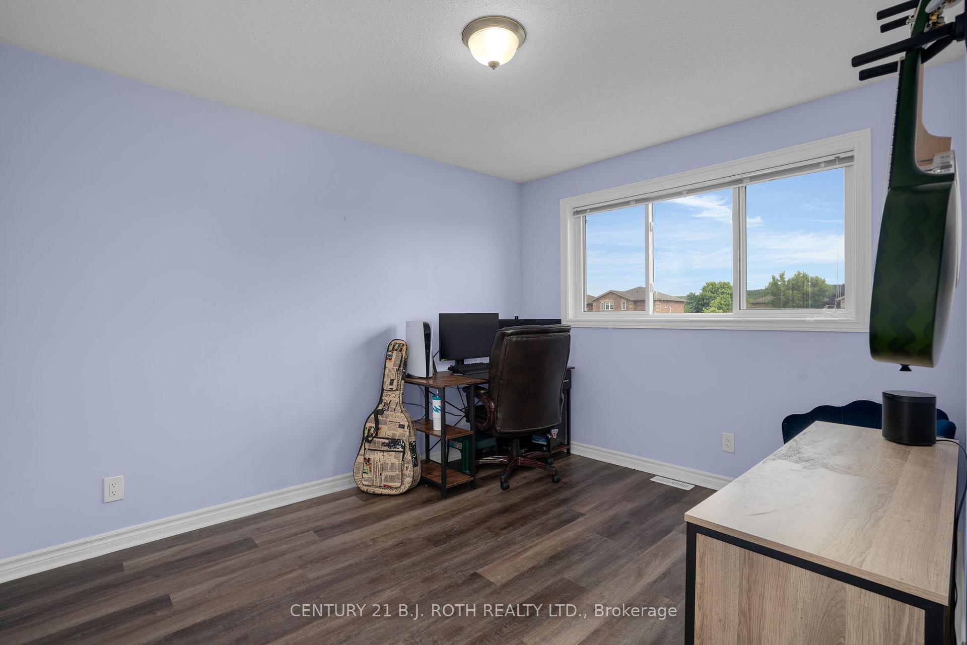 Photo 18 of 217 Pringle Drive, Barrie, Edgehill Drive — HOMEH