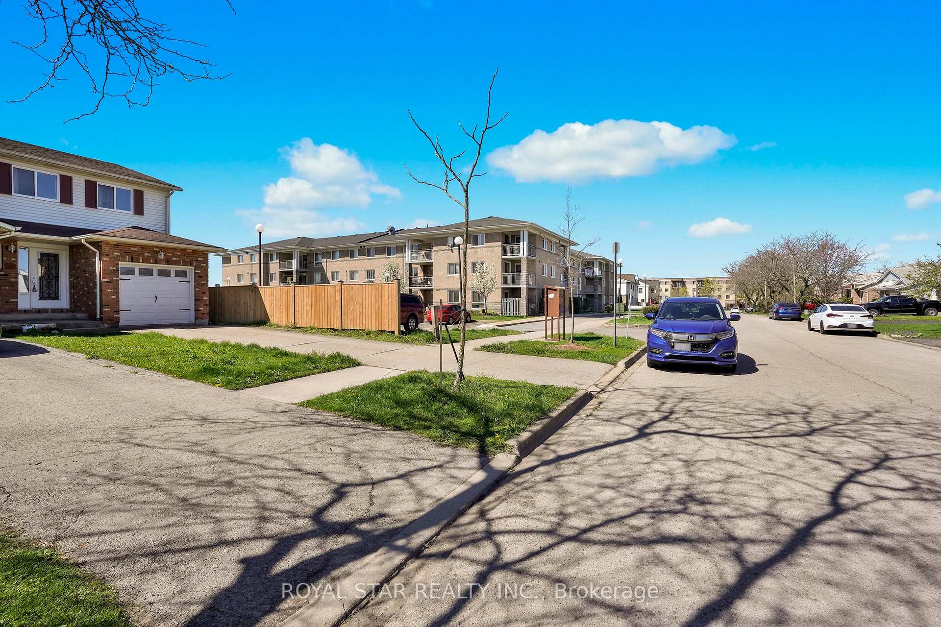 Photo 3 of 19 Barnaby Drive, St. Catharines, Ridley — HOMEH