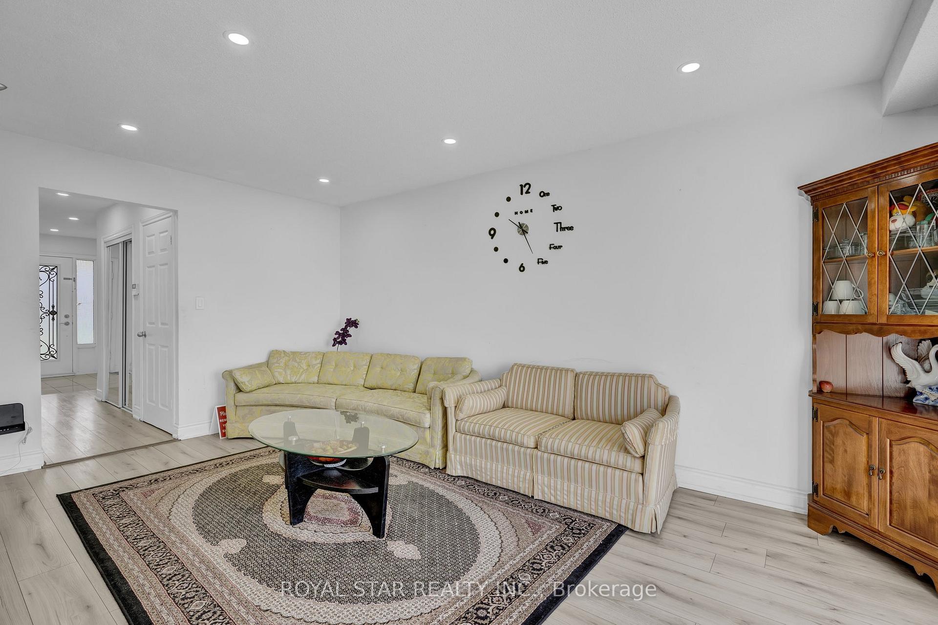 Photo 7 of 19 Barnaby Drive, St. Catharines, Ridley — HOMEH