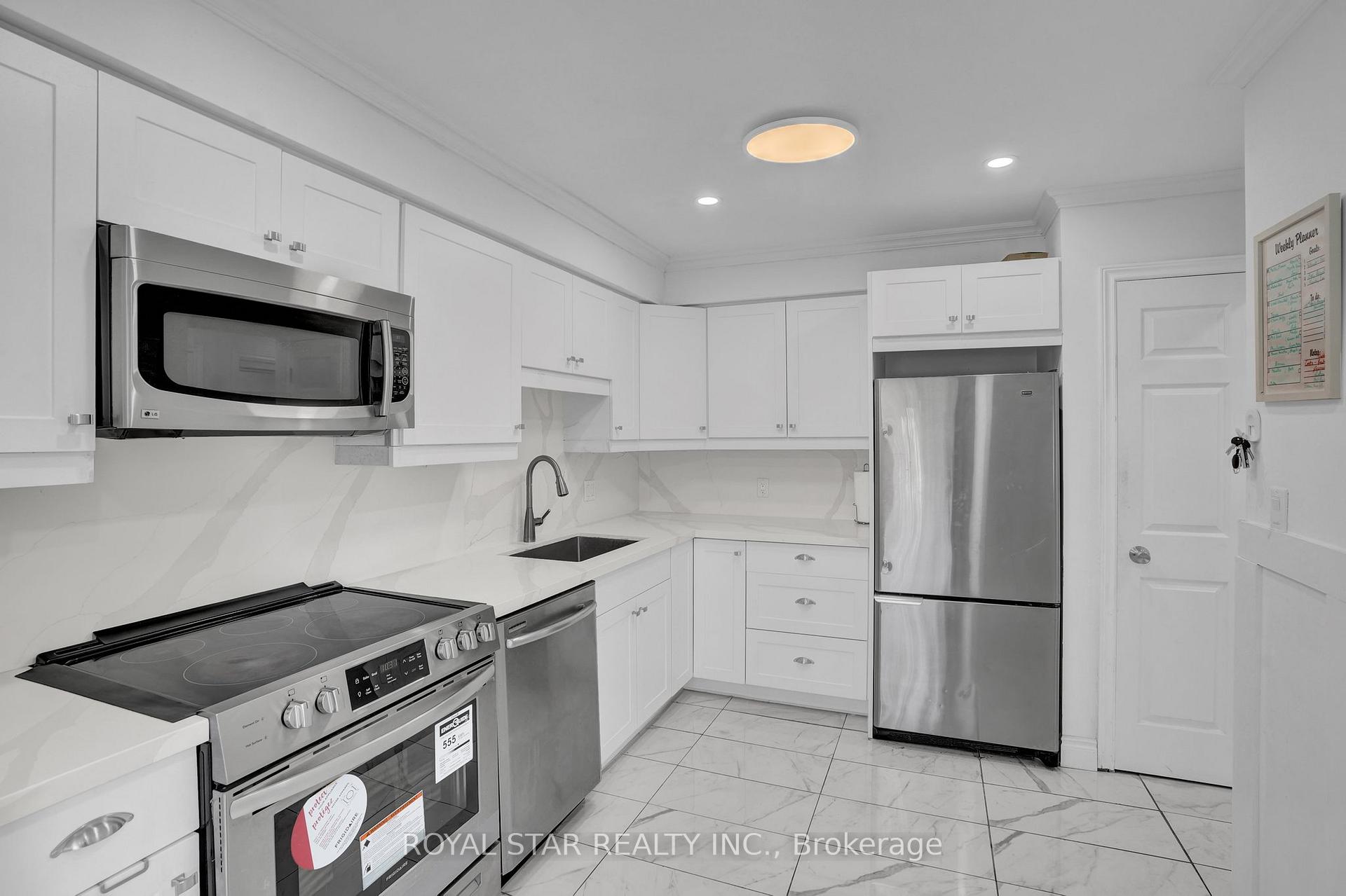 Photo 10 of 19 Barnaby Drive, St. Catharines, Ridley — HOMEH