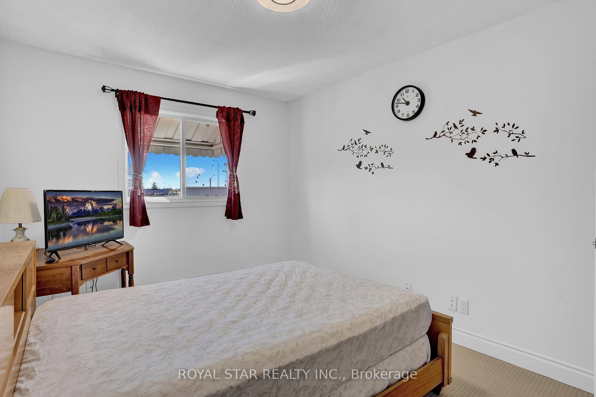 Photo 25 of 19 Barnaby Drive, St. Catharines, Ridley — HOMEH