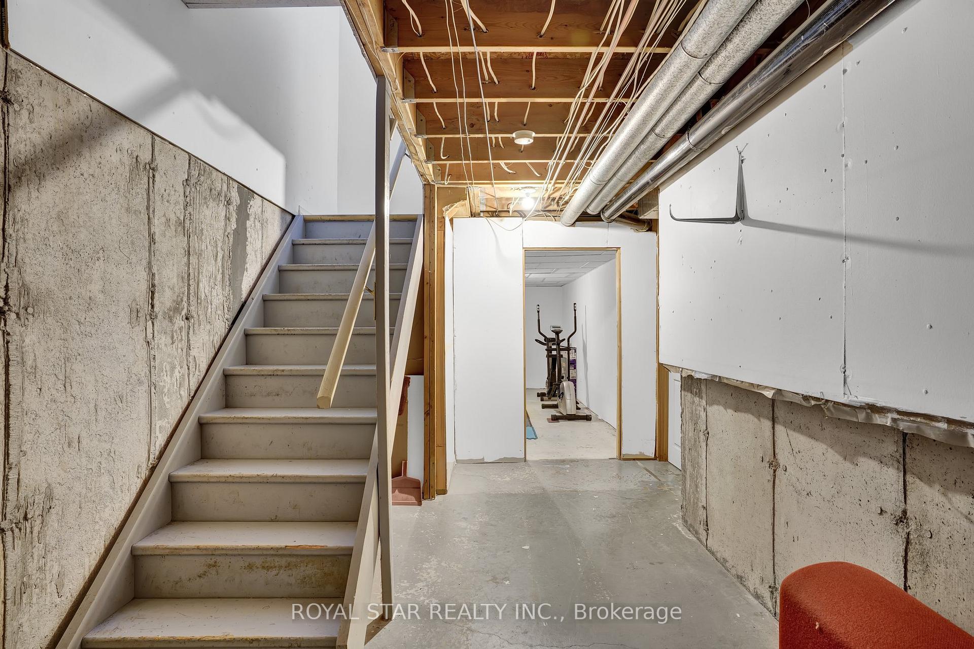 Photo 32 of 19 Barnaby Drive, St. Catharines, Ridley — HOMEH