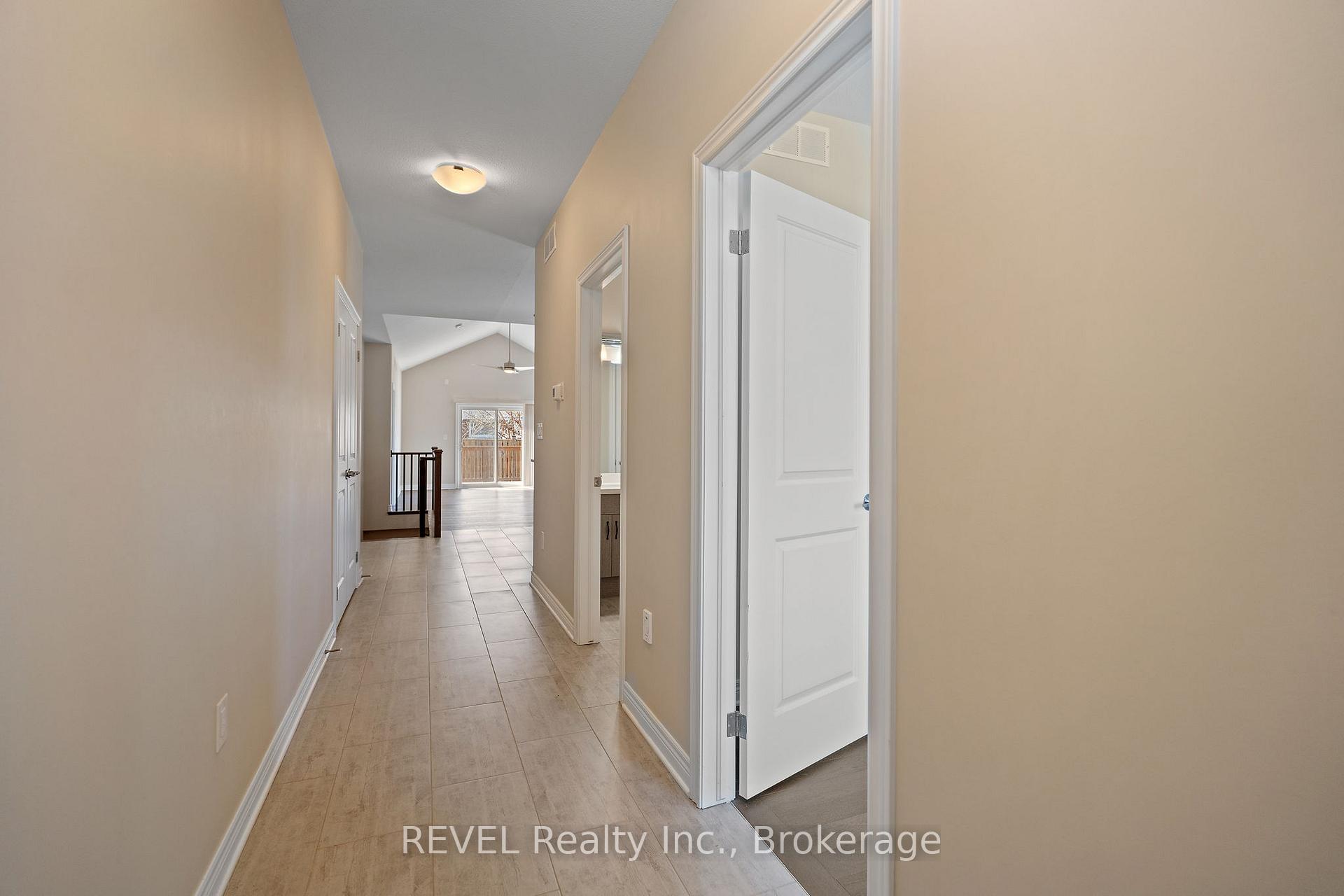 Photo 4 of 15 Berkshire Drive, St. Catharines, Carlton/Bunting — HOMEH