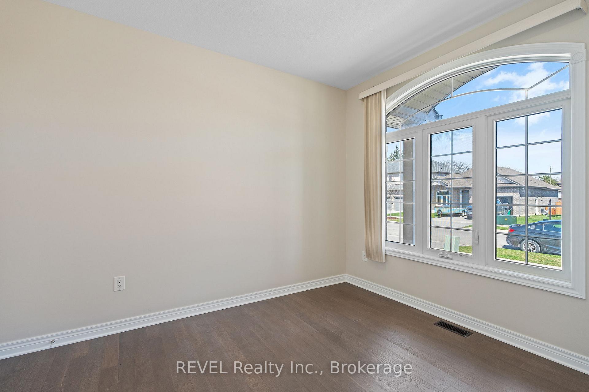 Photo 5 of 15 Berkshire Drive, St. Catharines, Carlton/Bunting — HOMEH