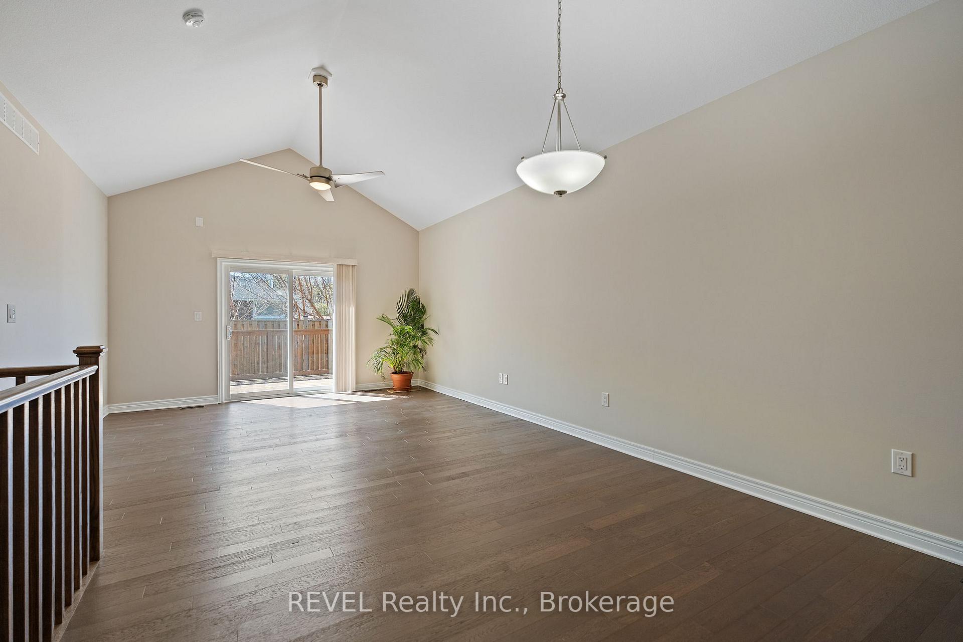 Photo 13 of 15 Berkshire Drive, St. Catharines, Carlton/Bunting — HOMEH