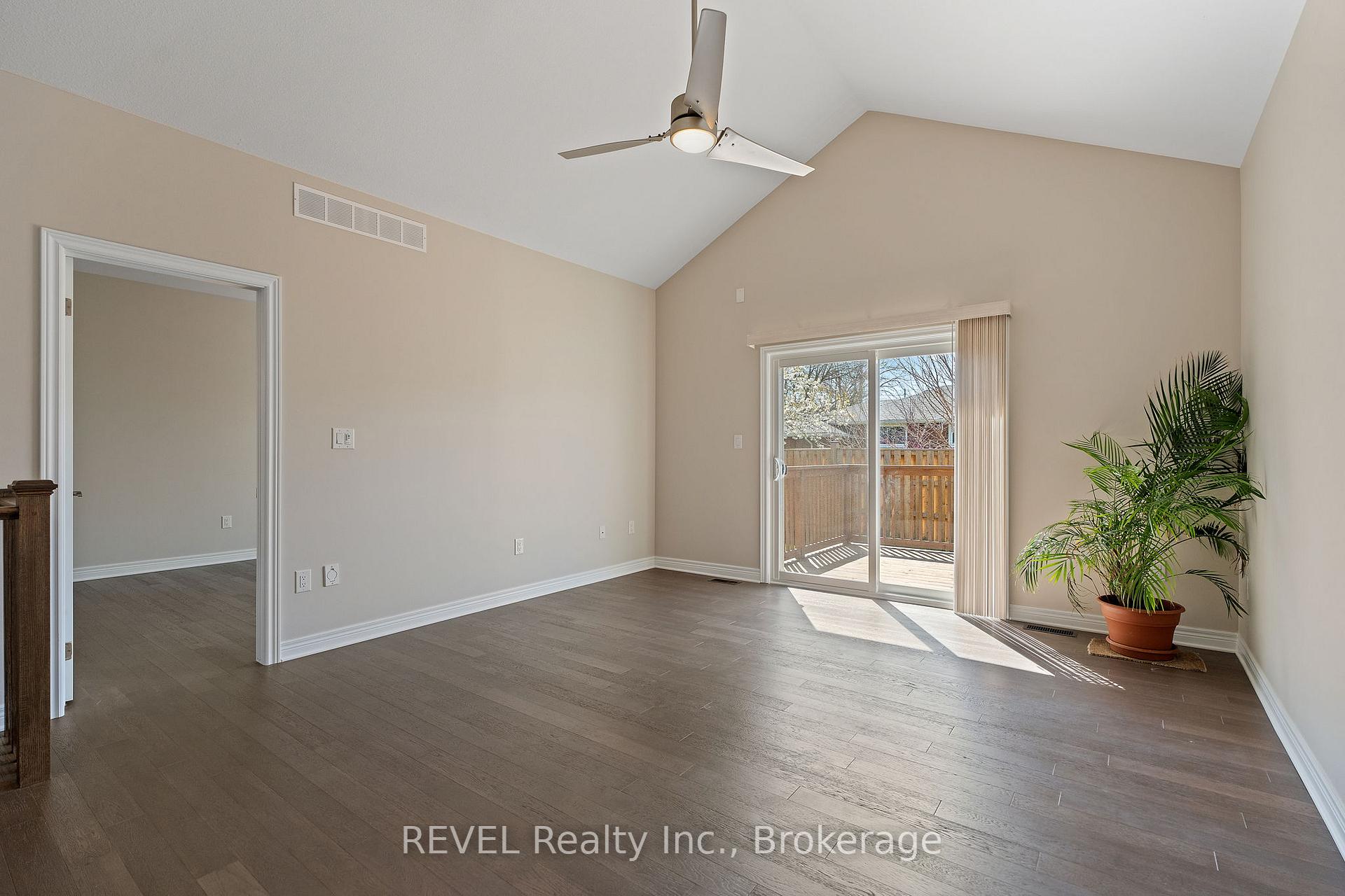 Photo 14 of 15 Berkshire Drive, St. Catharines, Carlton/Bunting — HOMEH