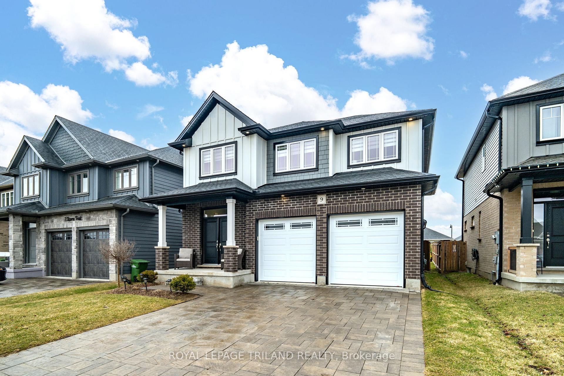 Front of 9 Acorn Trail