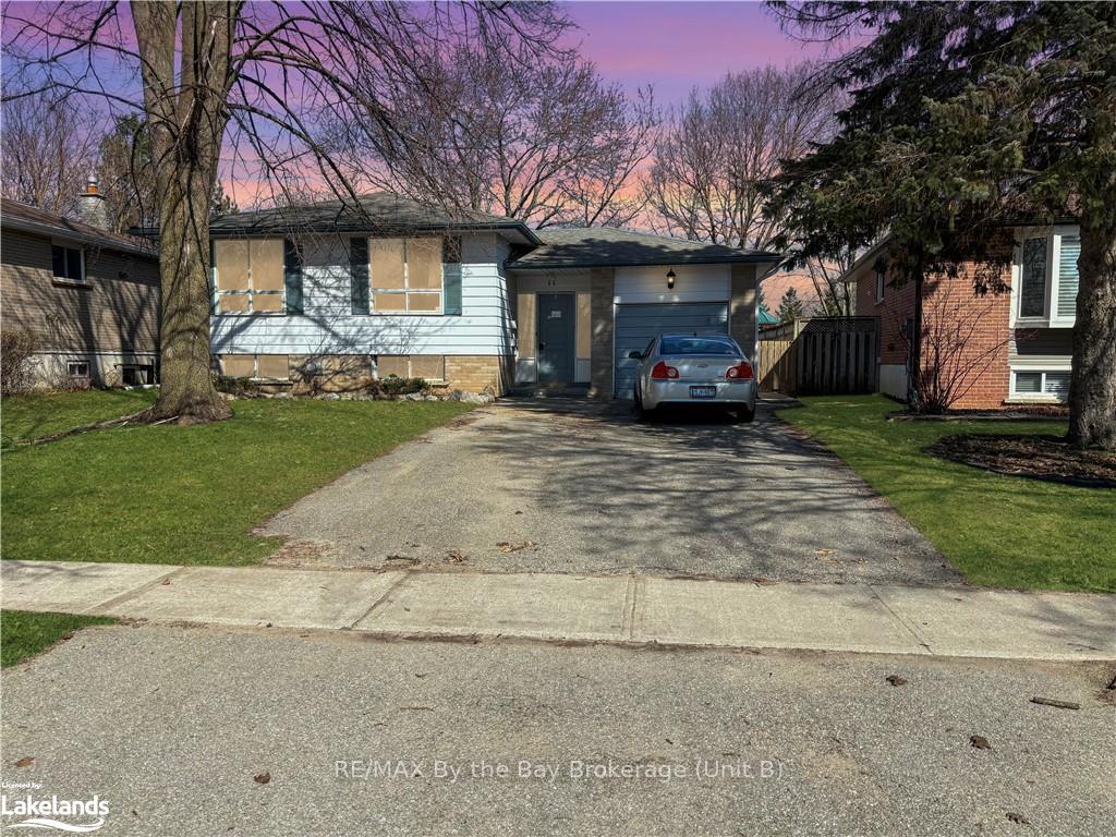 Photo 1 of 11 Lonsdale Place, Barrie, Grove East — HOMEH